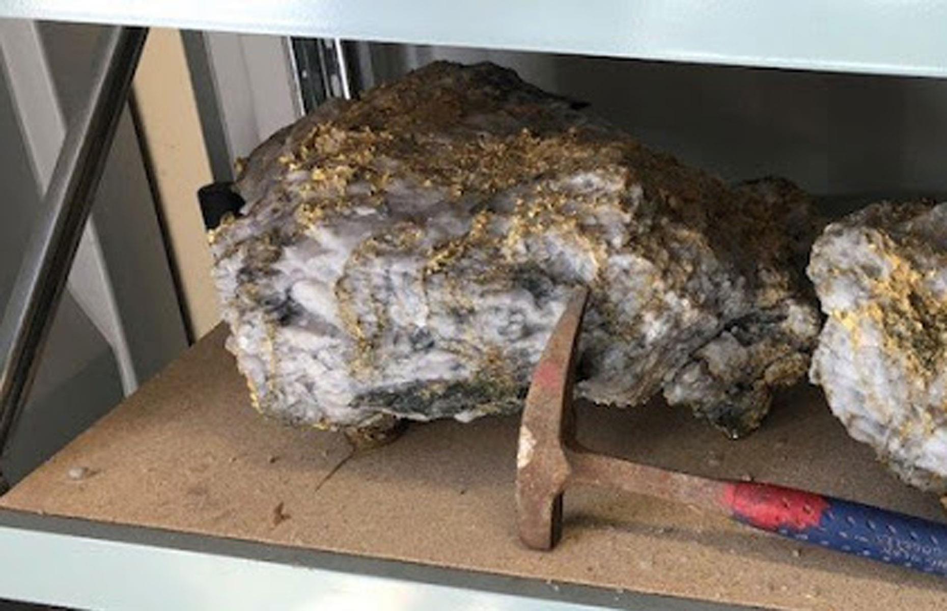 RNC Minerals' 2 „Nugget“: 63 kg (2.222 Unzen)