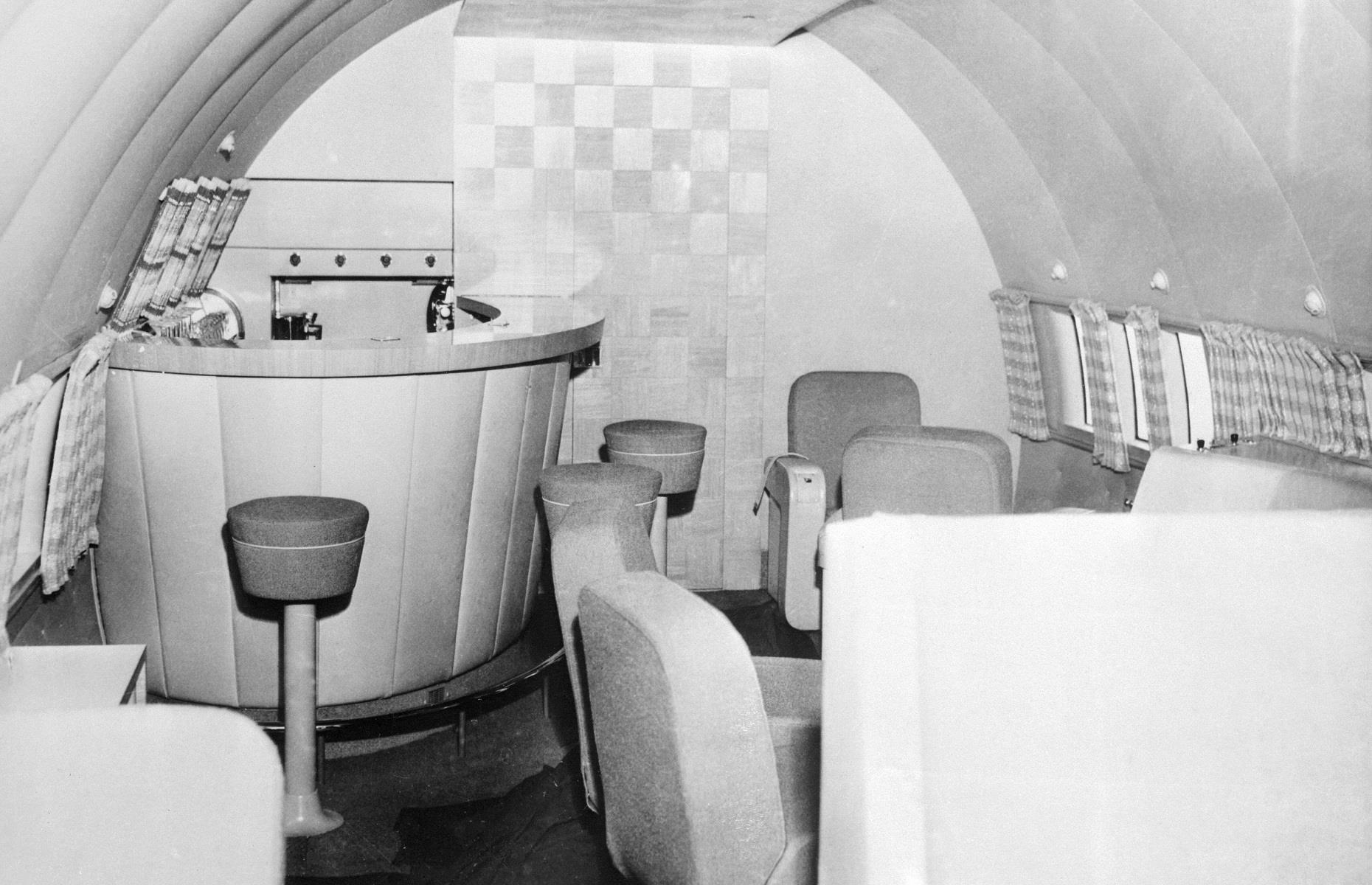 1940s: Boeing 307 Stratoliner's cocktail lounge