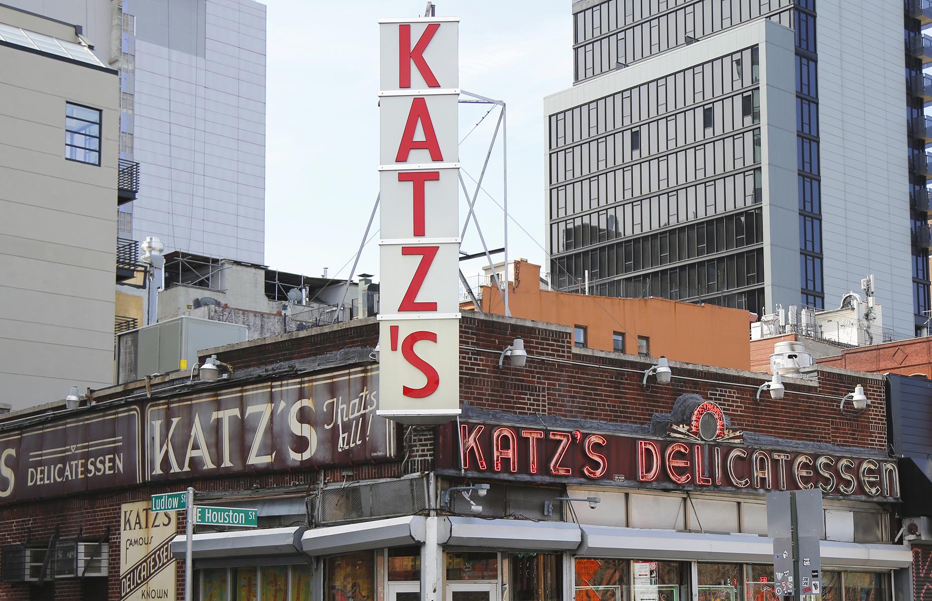 New York: order a pastrami sandwich at Katz’s Delicatessen 