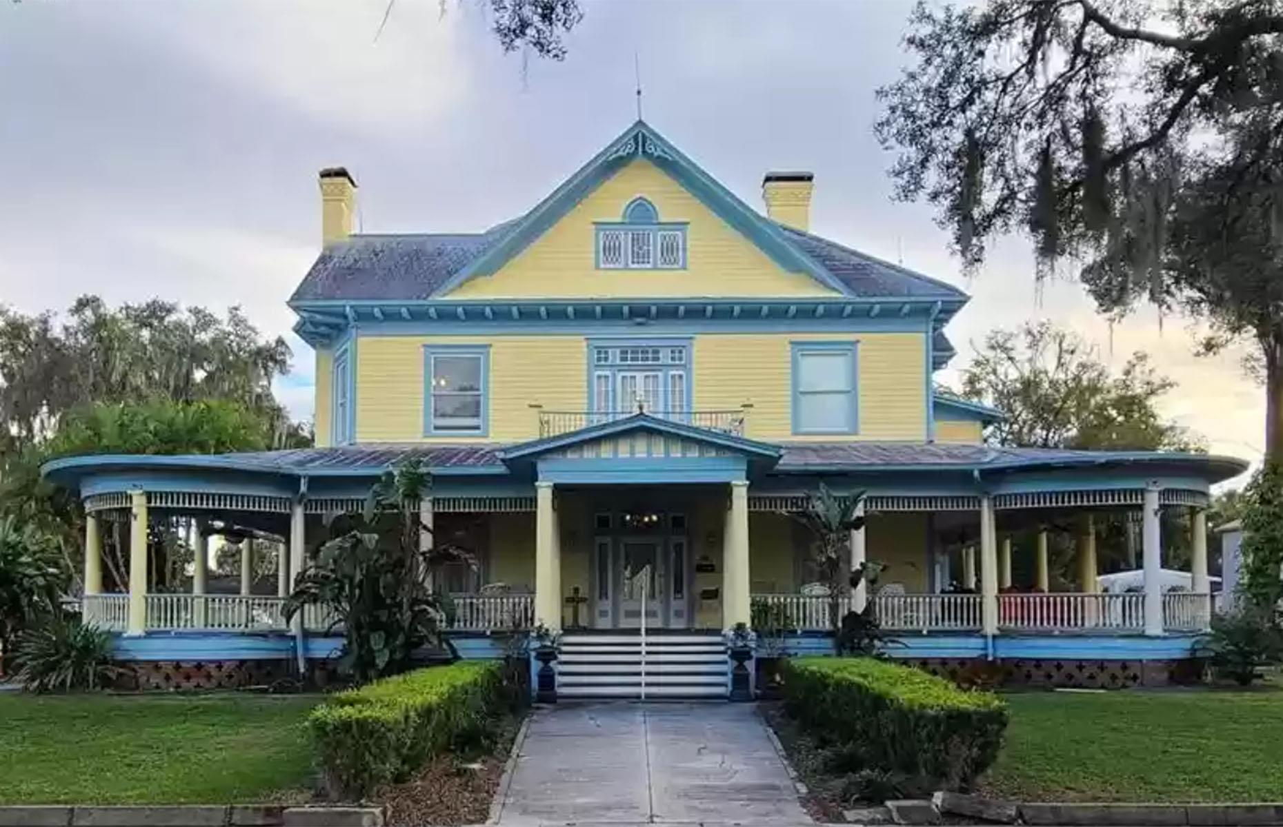Sultenfuss Funeral Parlor, Florida, USA
