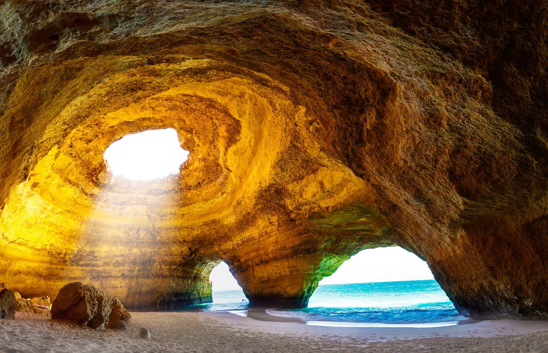 Praia de Benagil, Algarve, Portugal