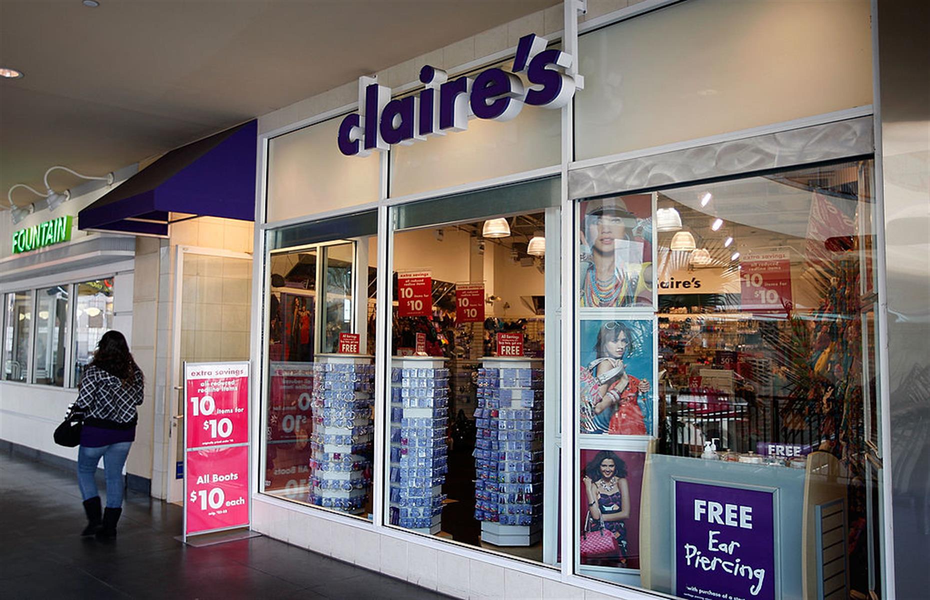 2019: Claire's make-up products