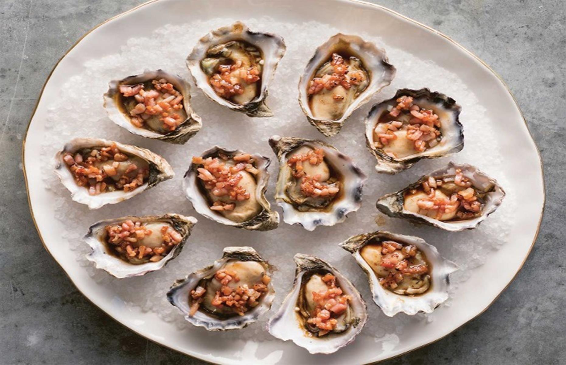 Grilled oysters with bacon
