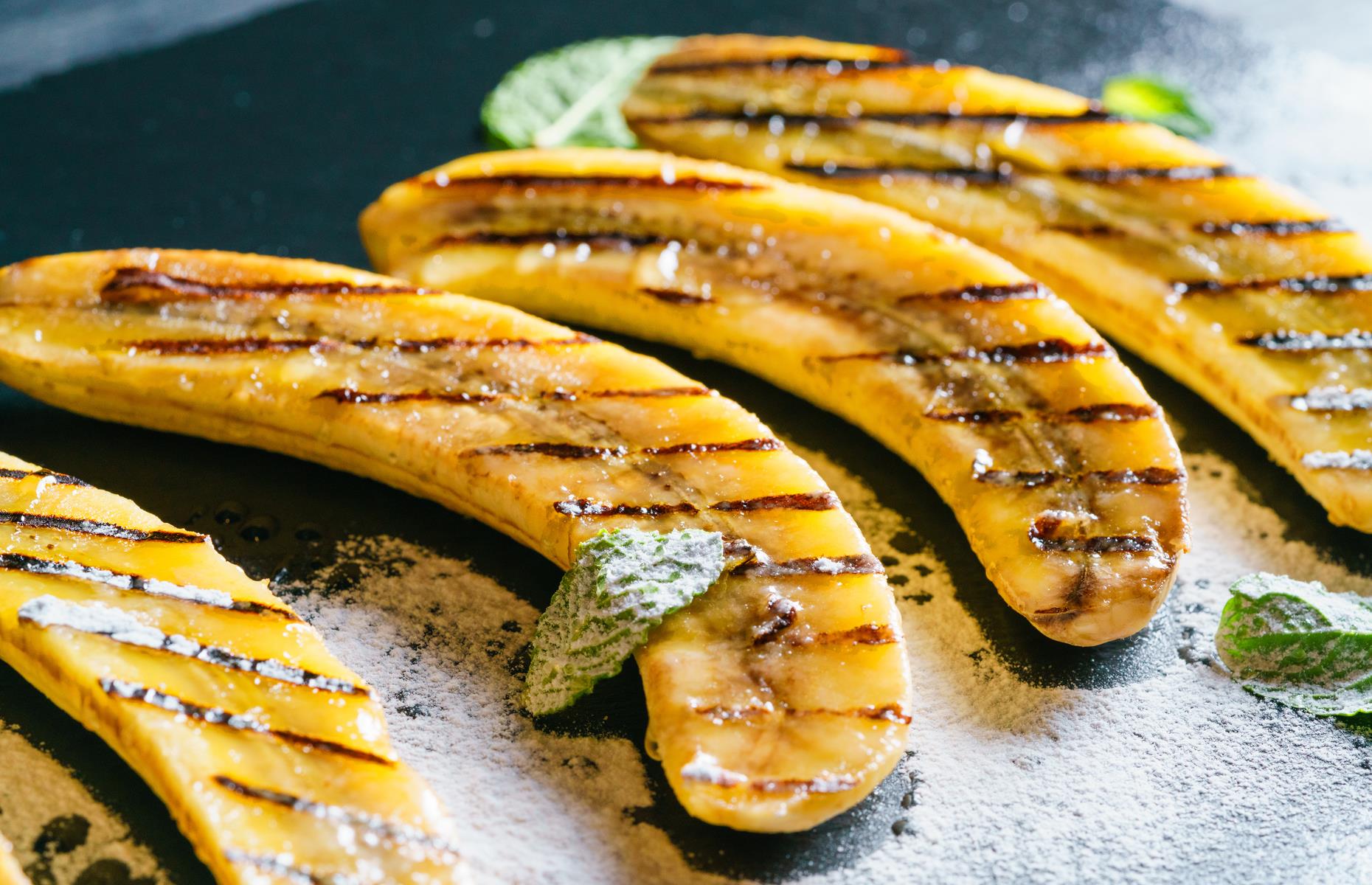 Barbecued fruit: bananas (114 calories)