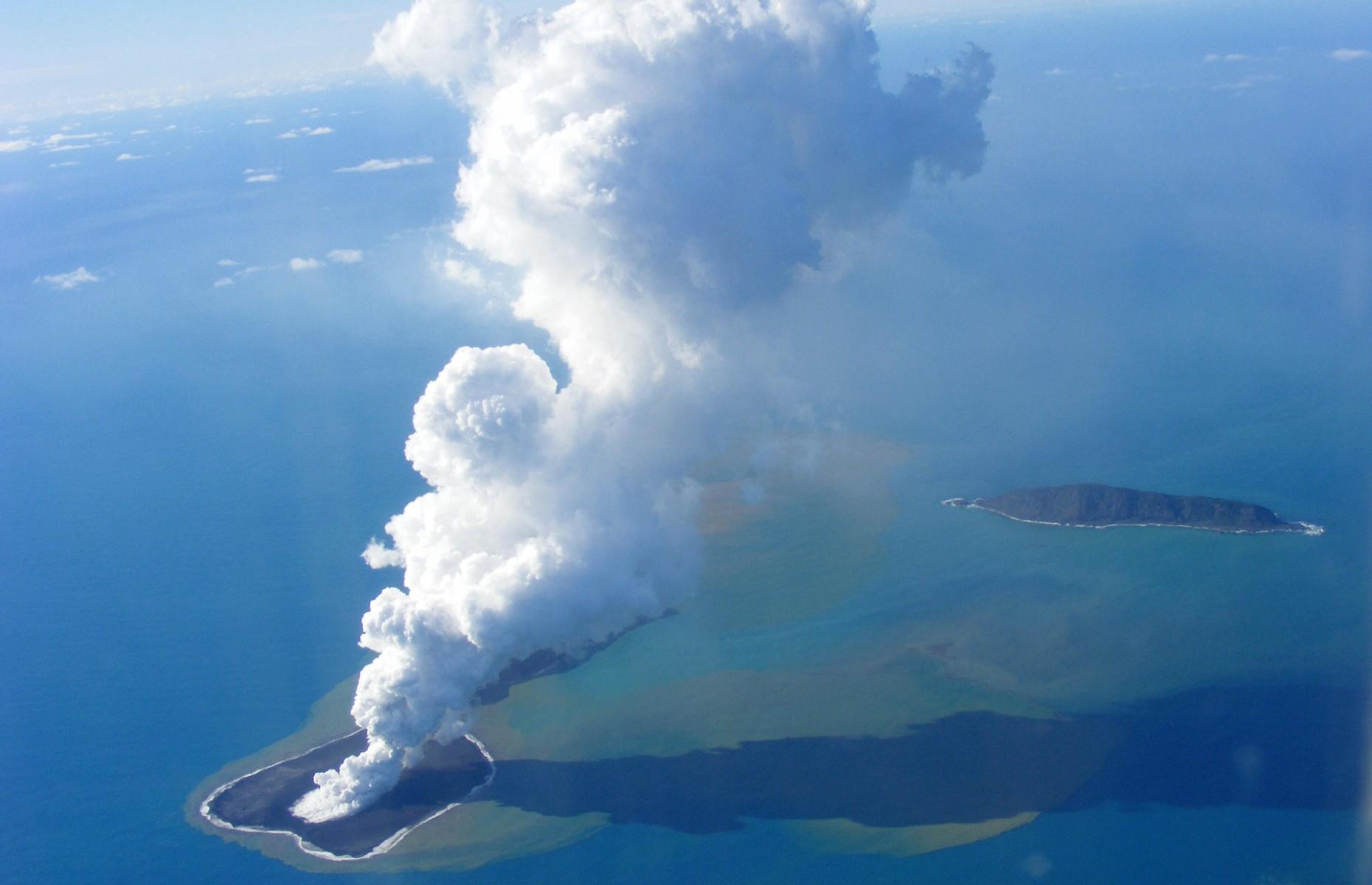 This volcano had the highest recorded plume
