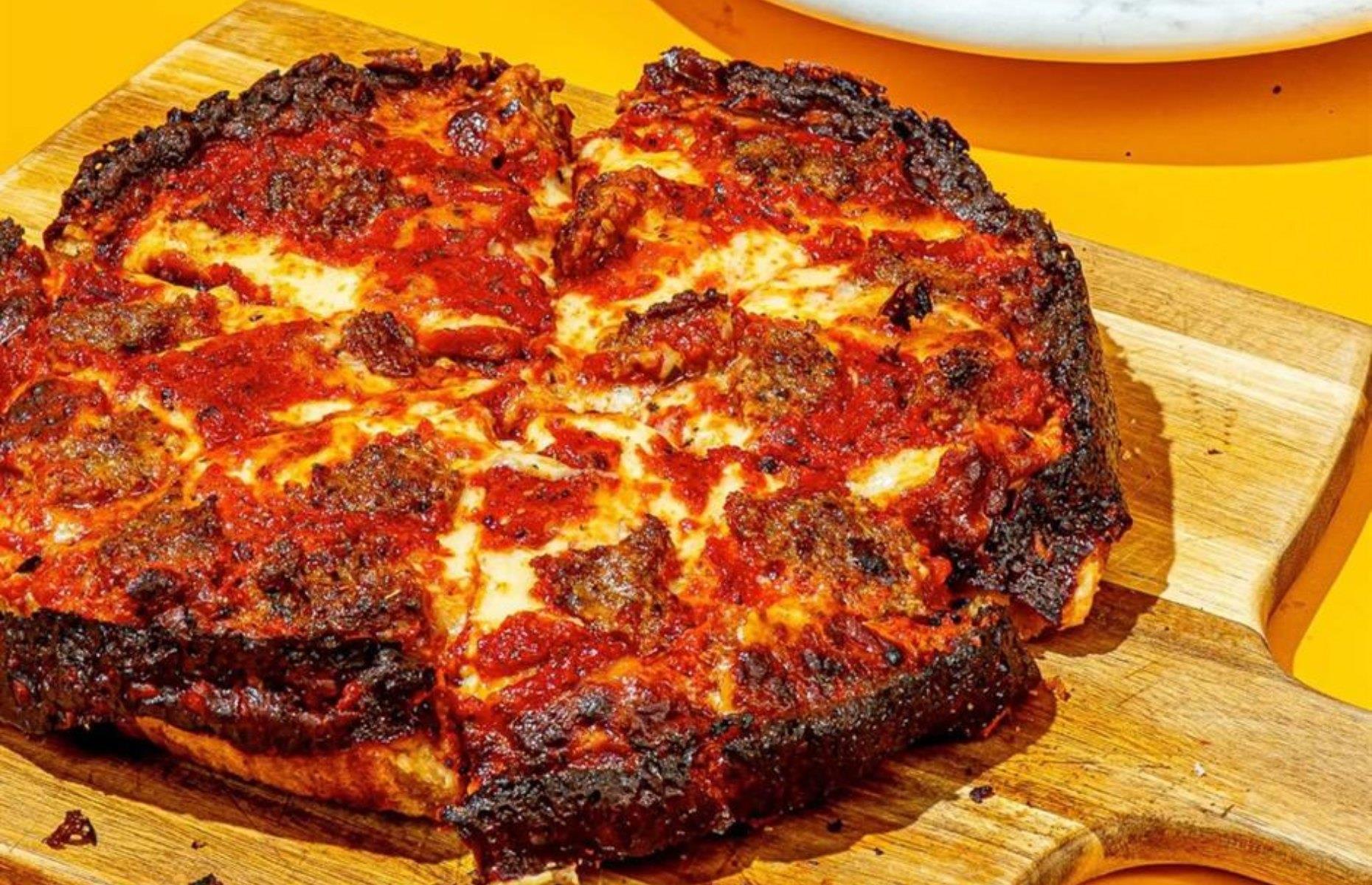 Illinois: Pequod's Pizza, Chicago and Morton Grove