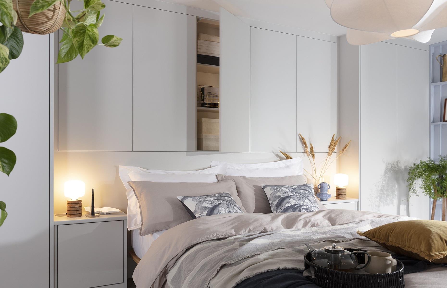 Utilise space above the bed