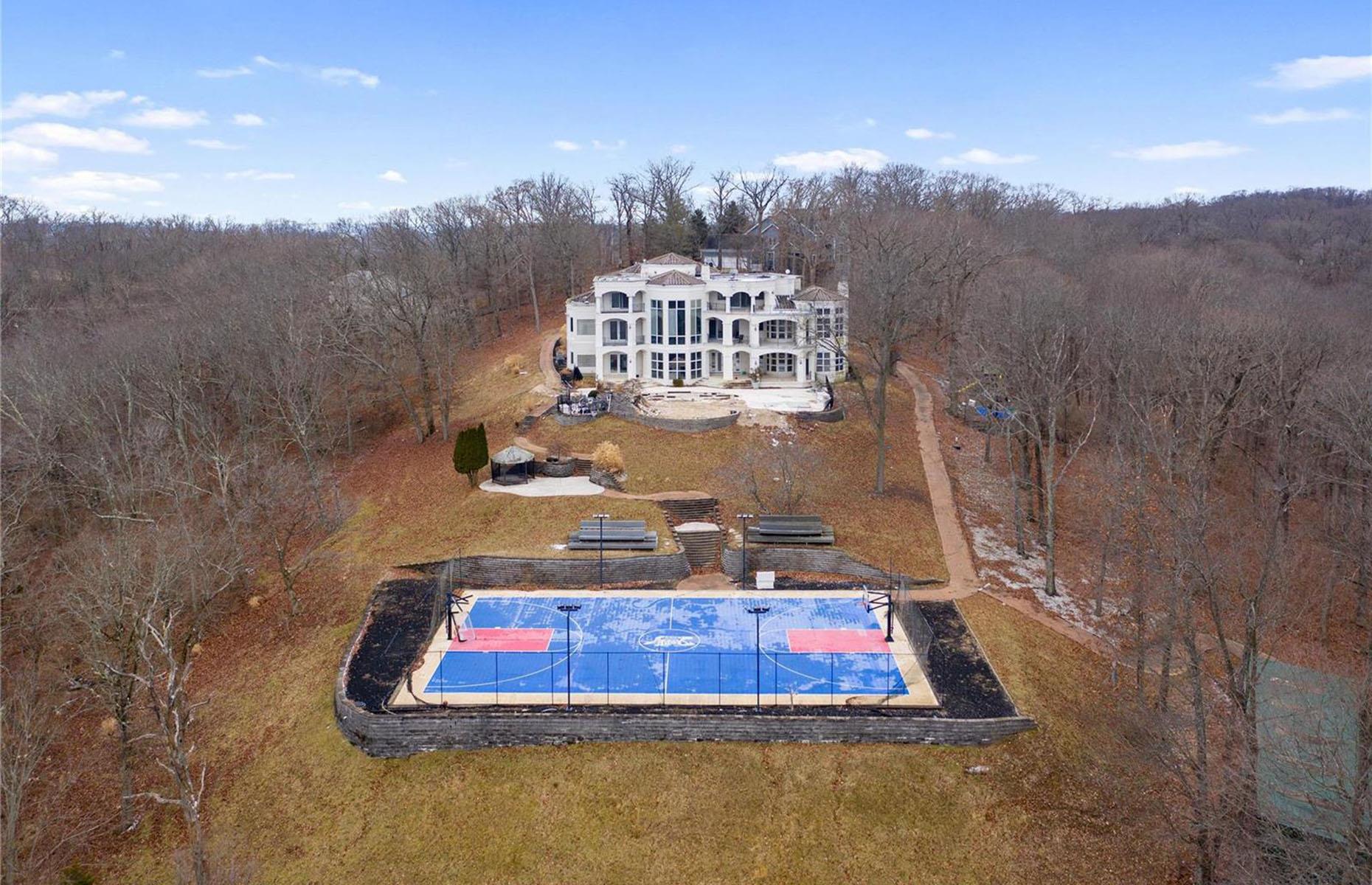 Nelly's abandoned Missouri mansion: sold for $599,000
