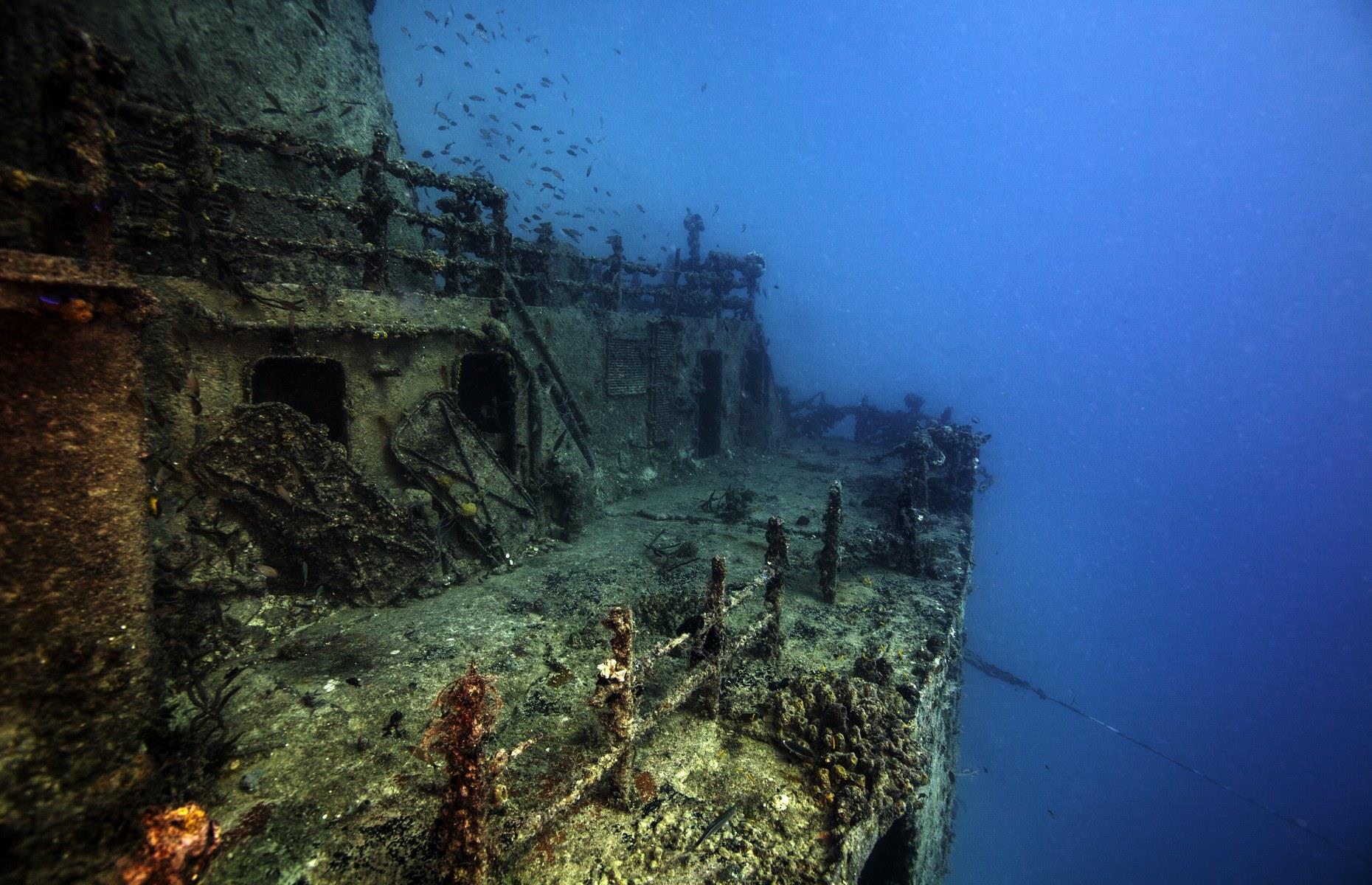 These stunning photos of shipwrecks will amaze you | lovemoney.com