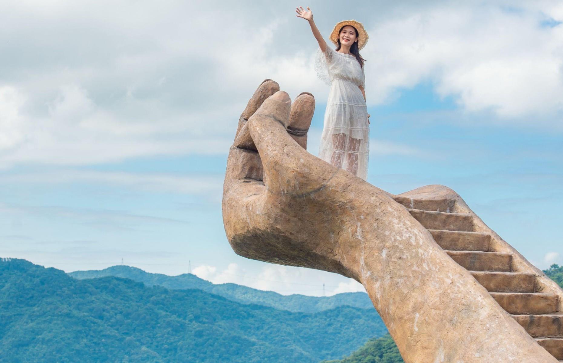 3. Buddha's Hand at Gulong Canyon, China