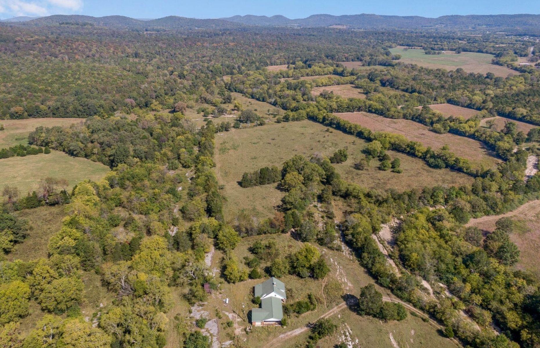 Halls Hill Pike farm, Tennessee, USA: $450,000 (£323k)