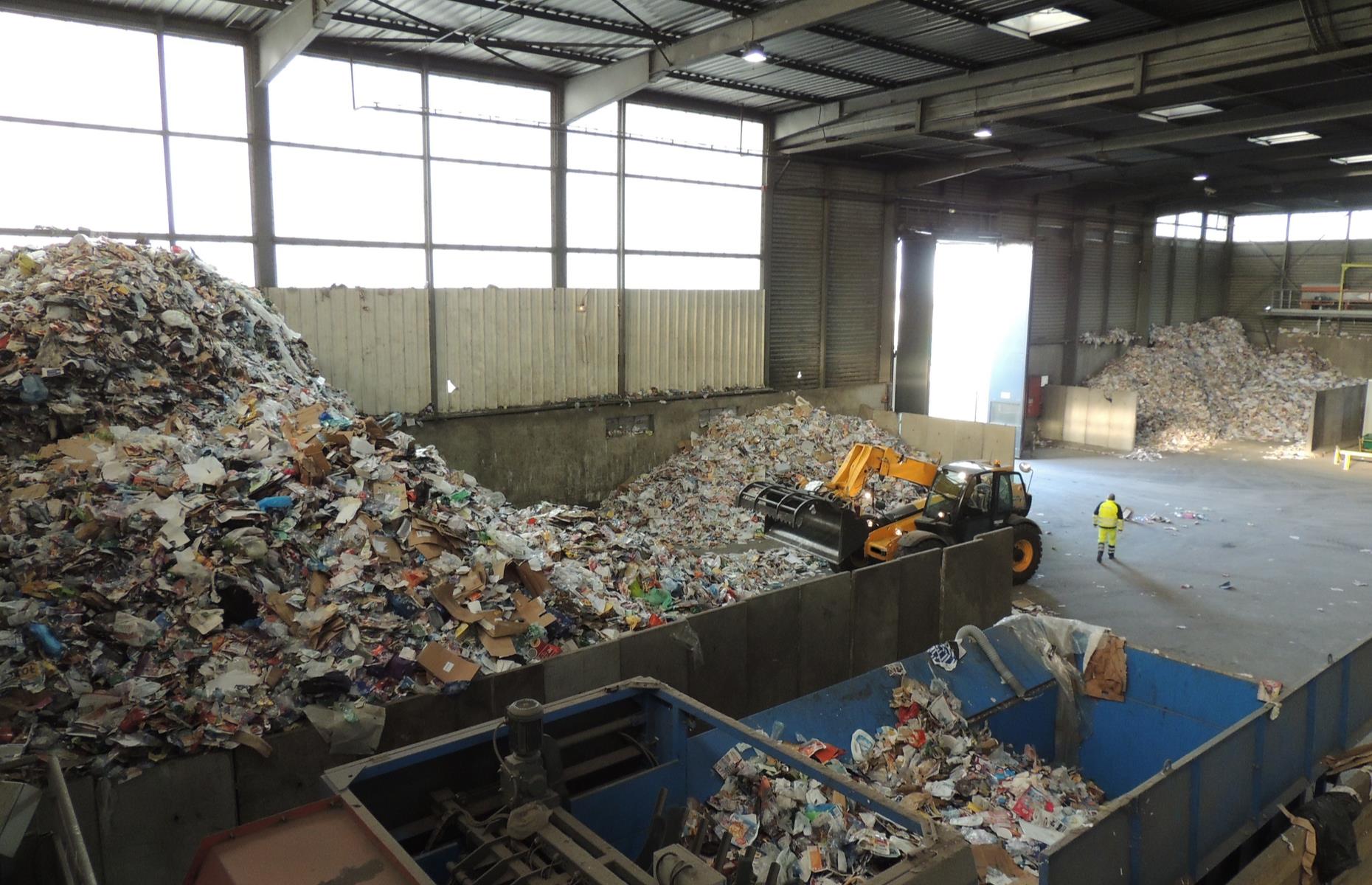 Various countries: importing recyclable waste