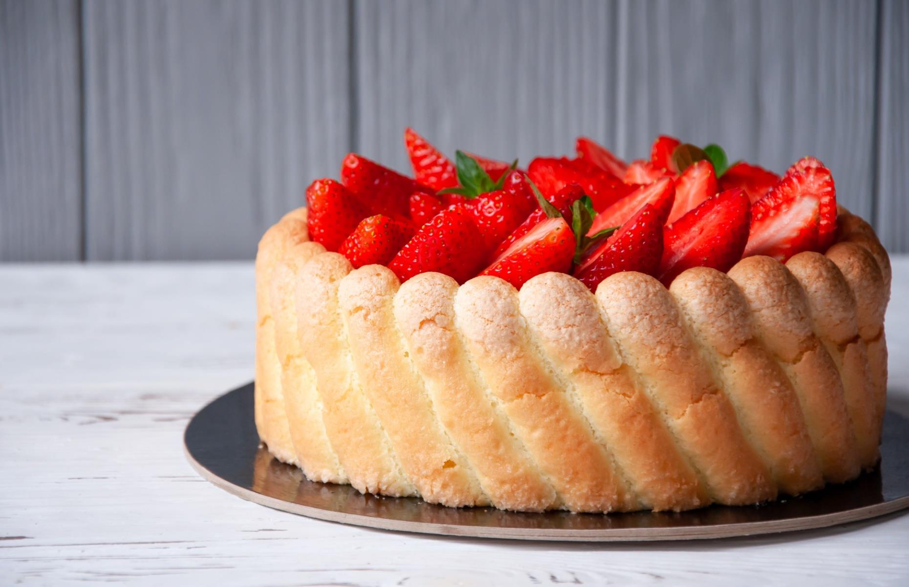 21. Charlotte aux fraises