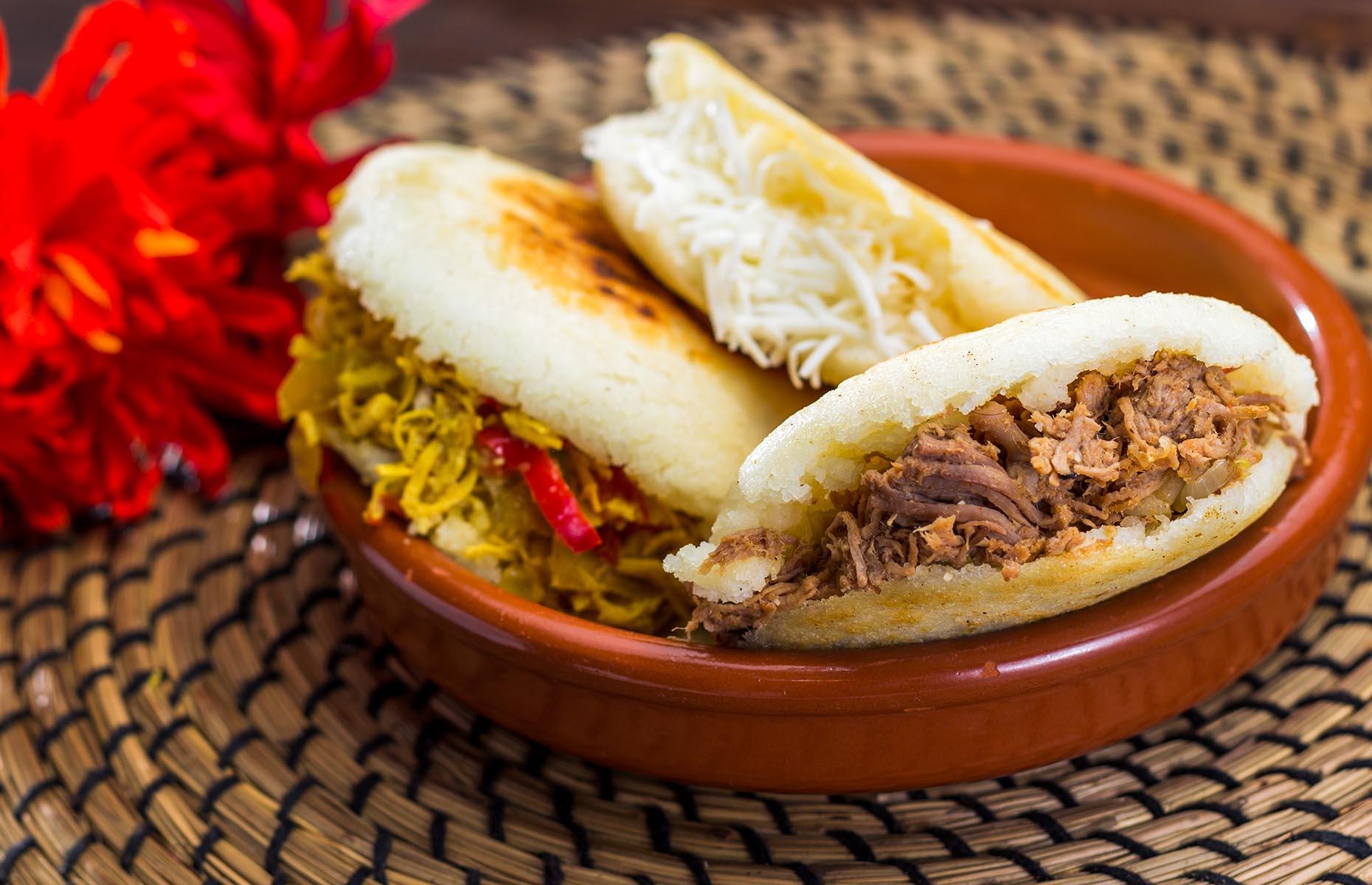 Arepa, Venezuela and Colombia