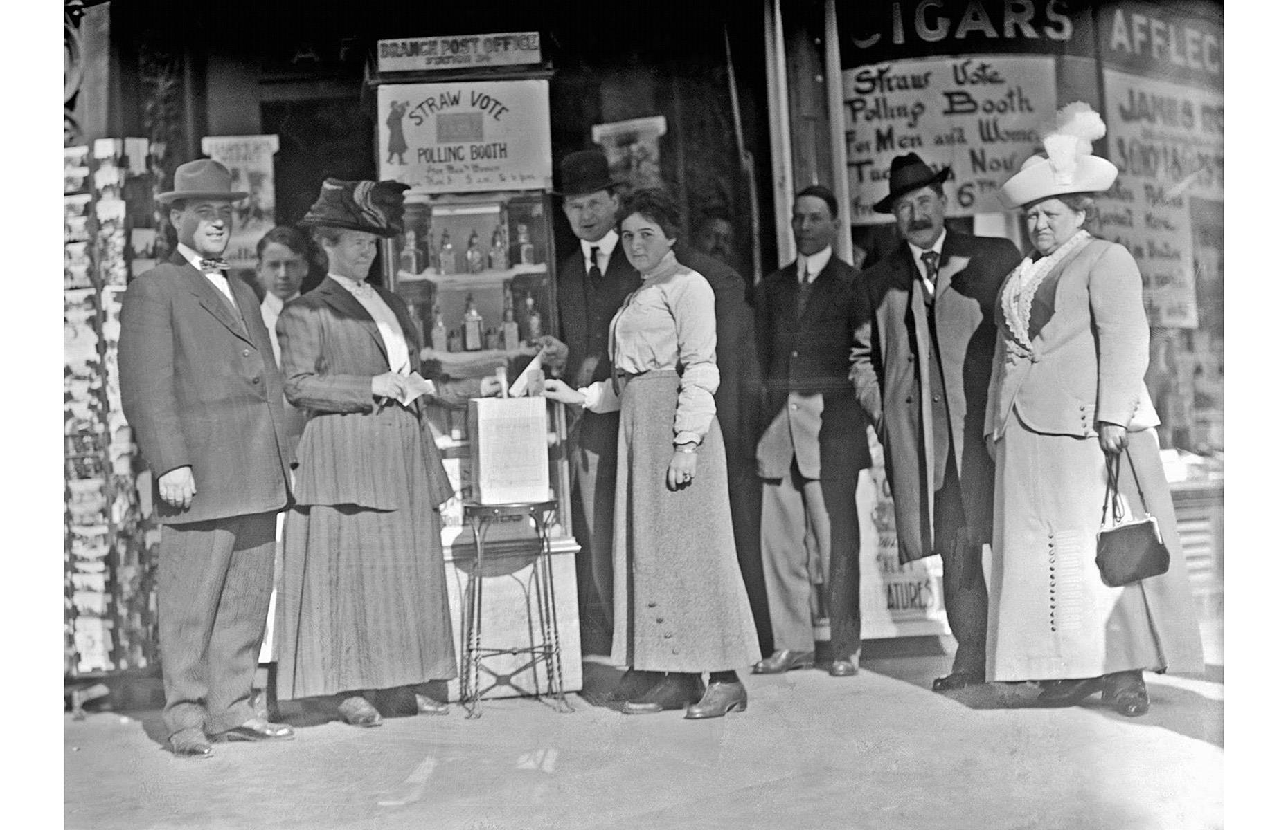 1920: Women win the right to vote