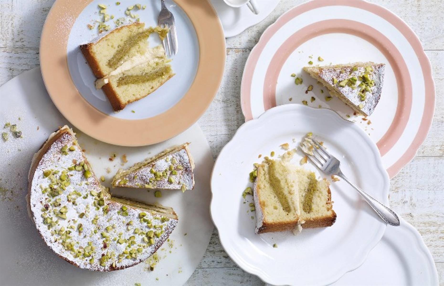 Lemon and pistachio cake 