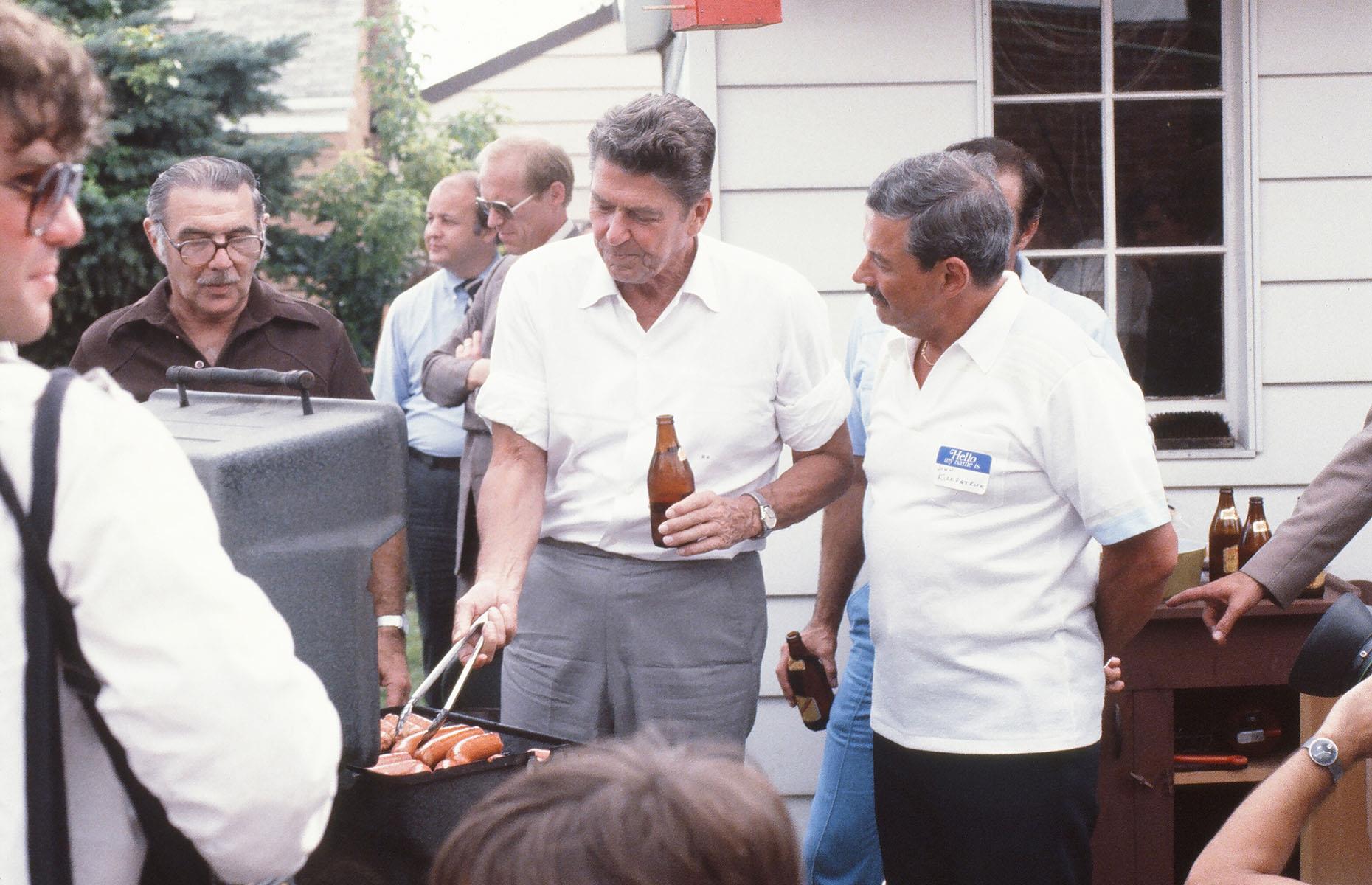 1980: Ronald Reagan grills hot dogs
