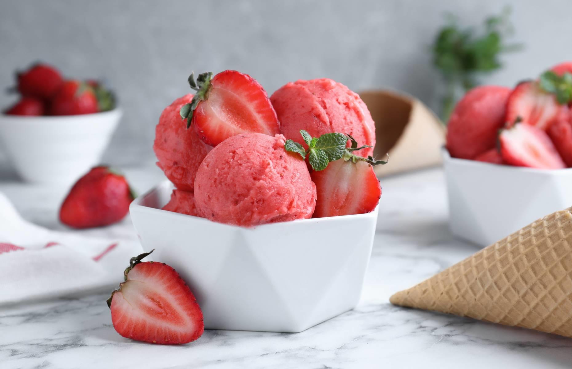 Strawberry ice cream 