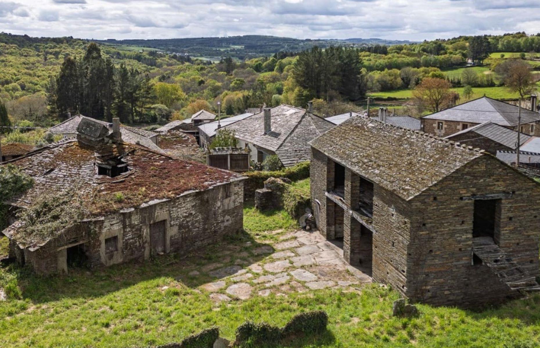 Abandoned fincas, Lugo, Spain: £64,600 ($87.8k)