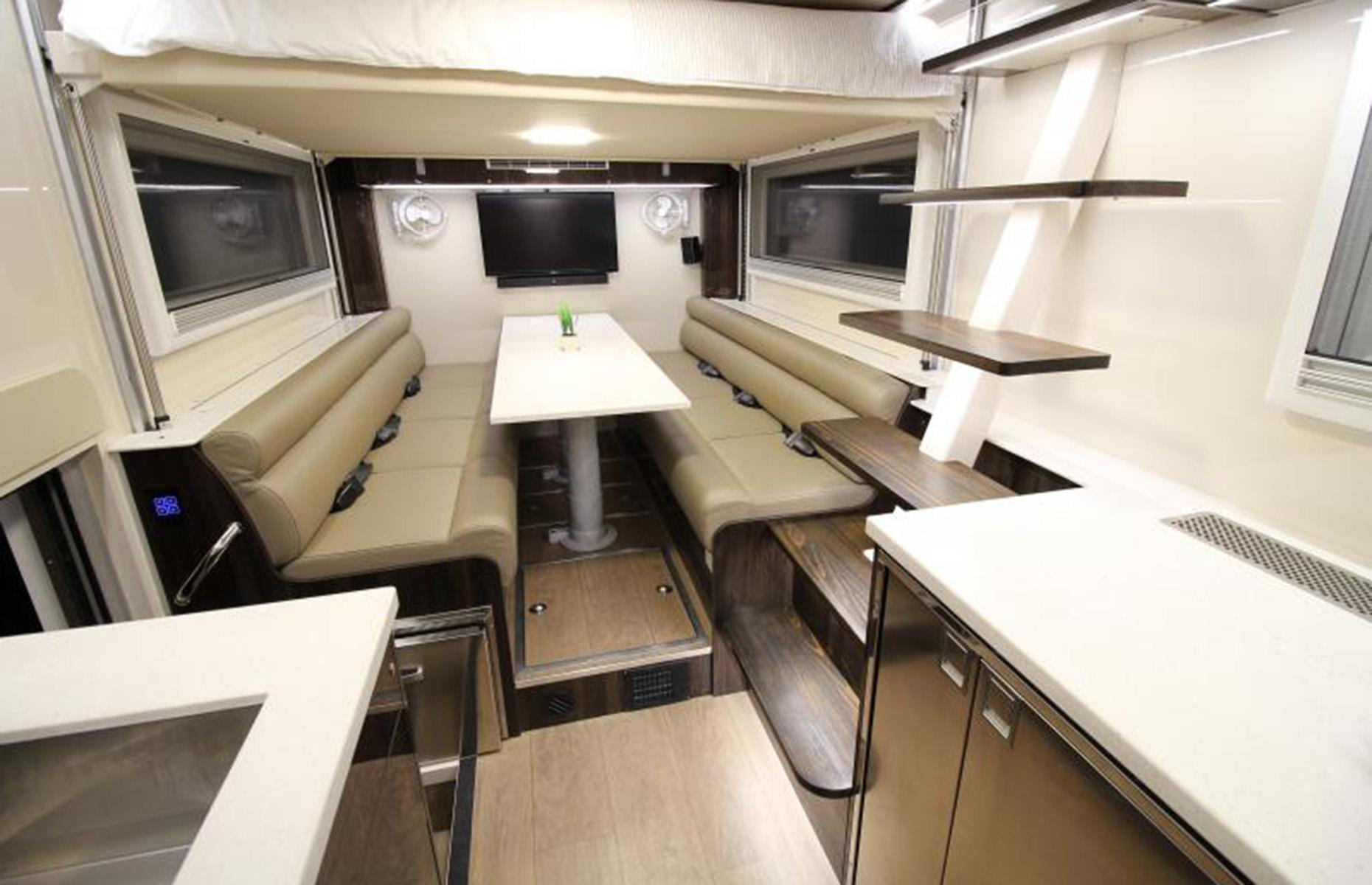 SLRV Commander 8x8 Expedition: ab € 611.200