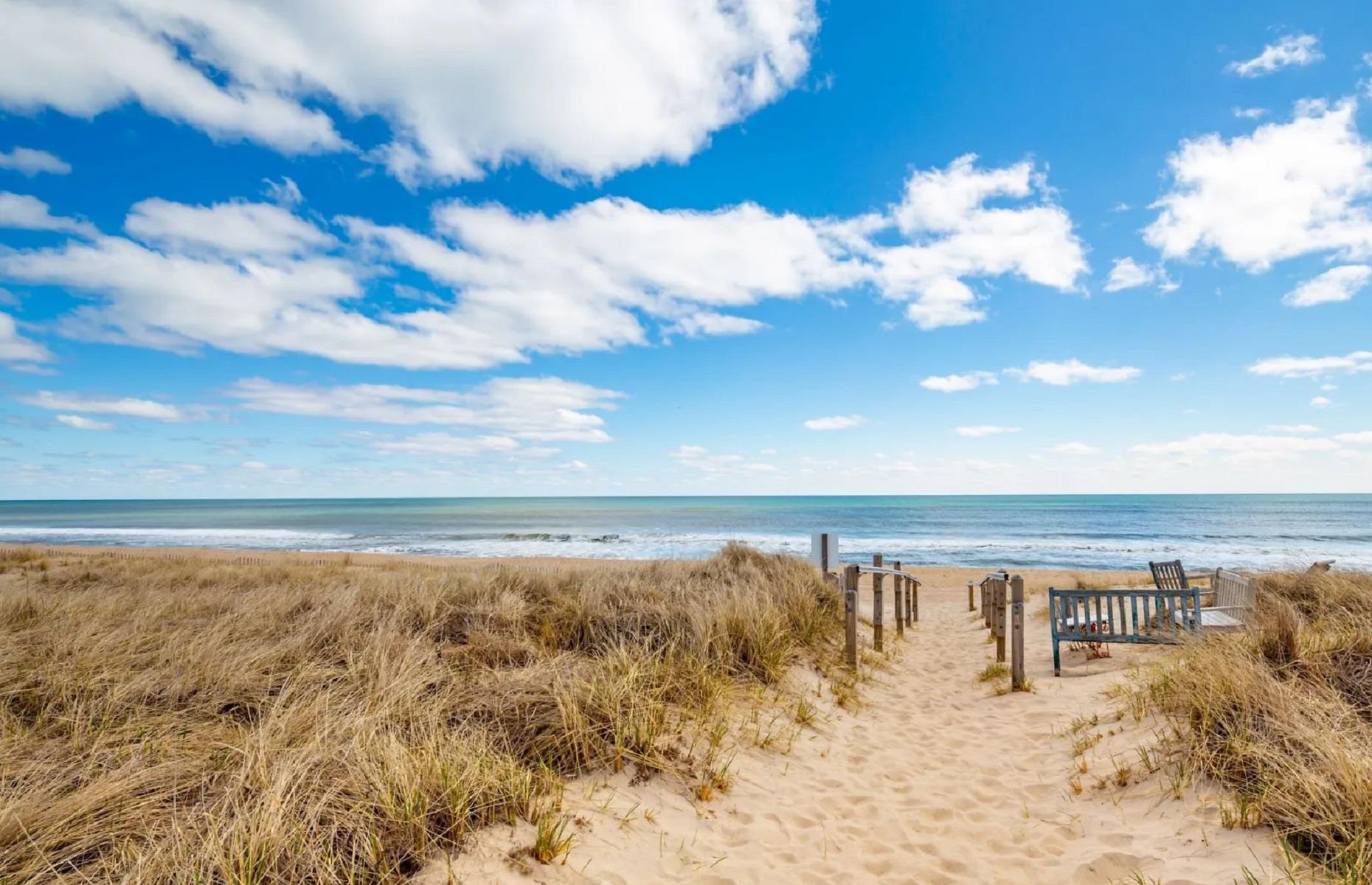 Sarah Jessica Parker's modest Hamptons house: $959 (£754) per night 