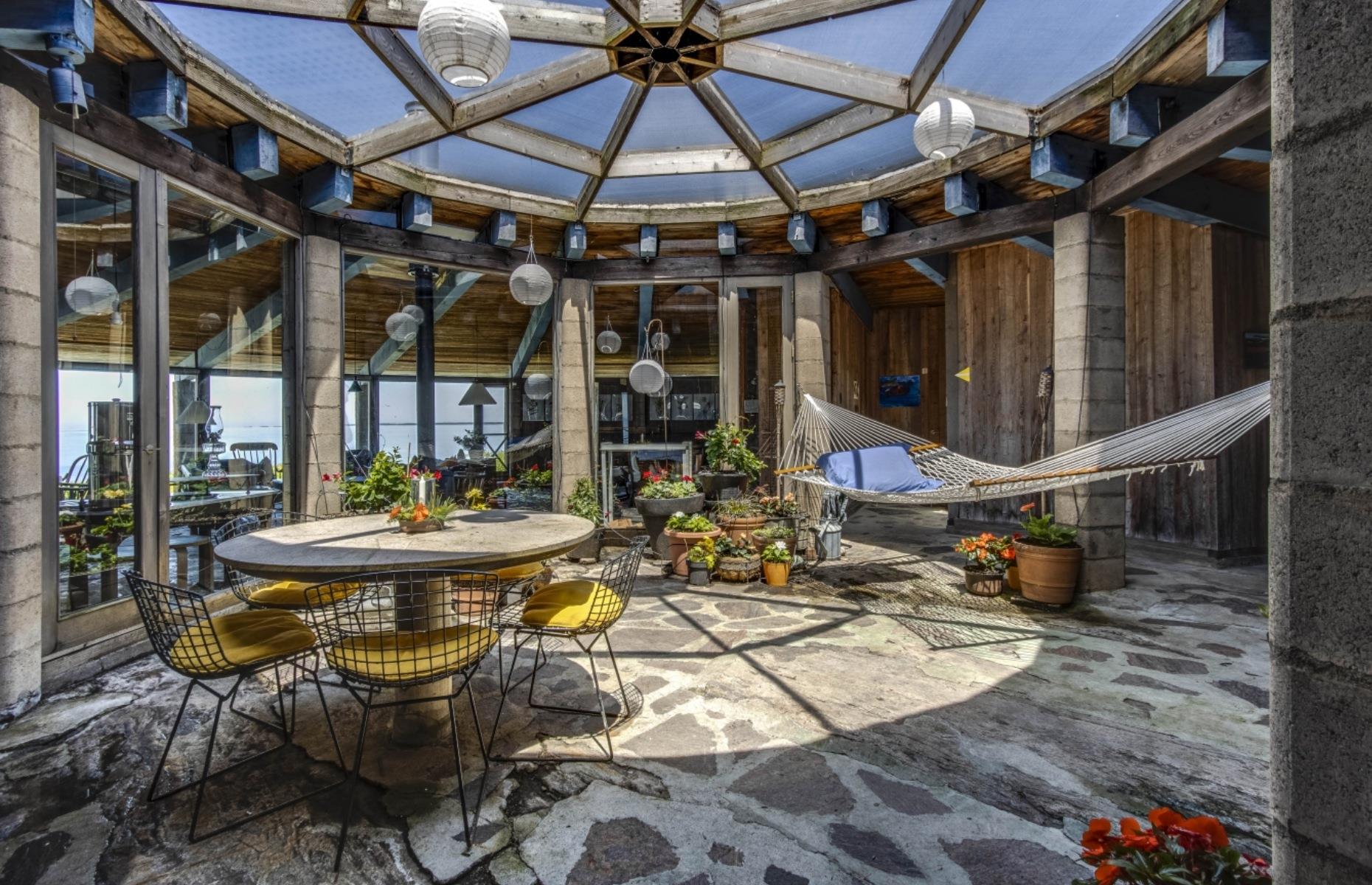 Table Rock Islands, Ontario, Canada: $1.6 million