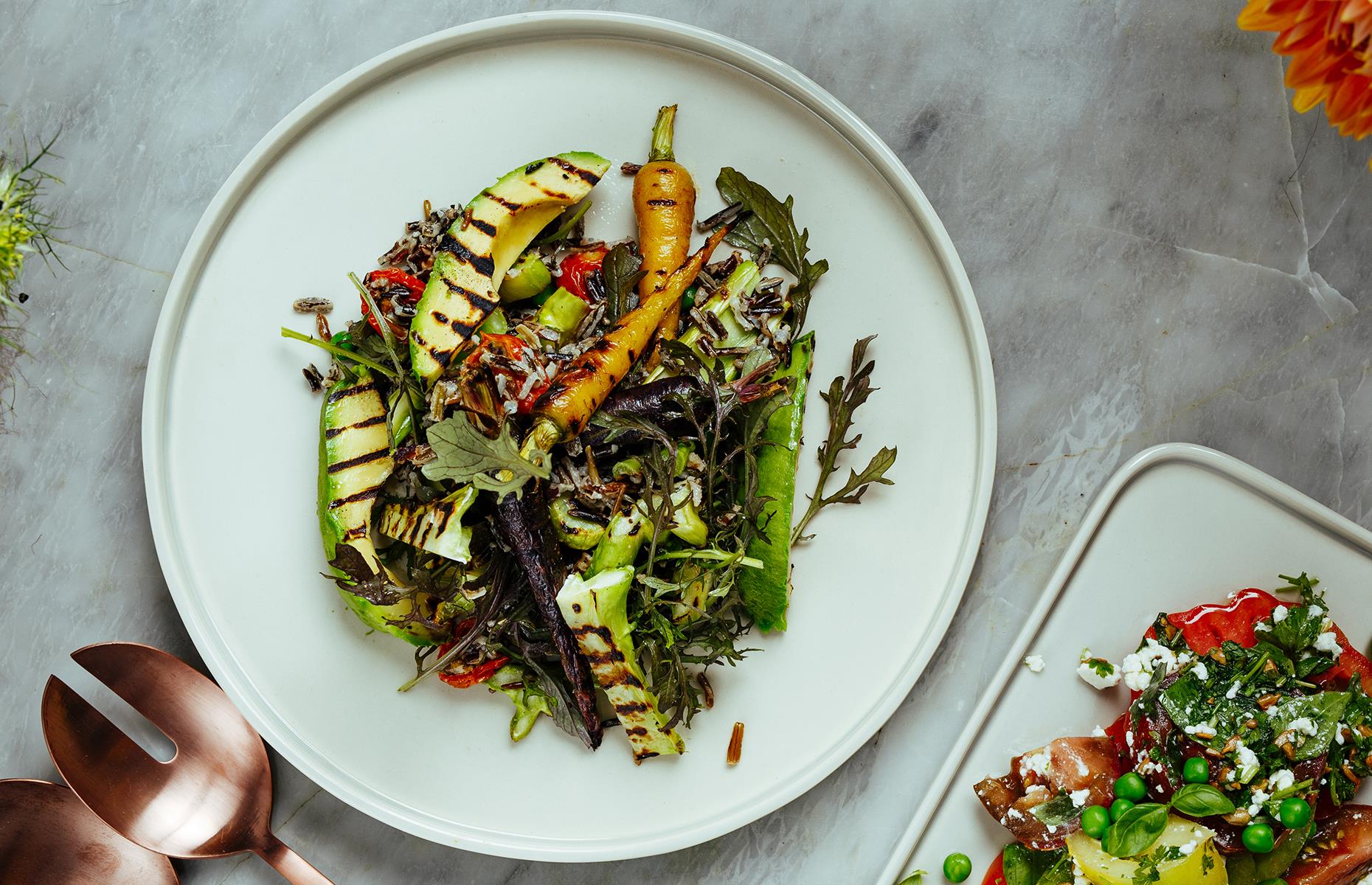 Grilled avocado salad