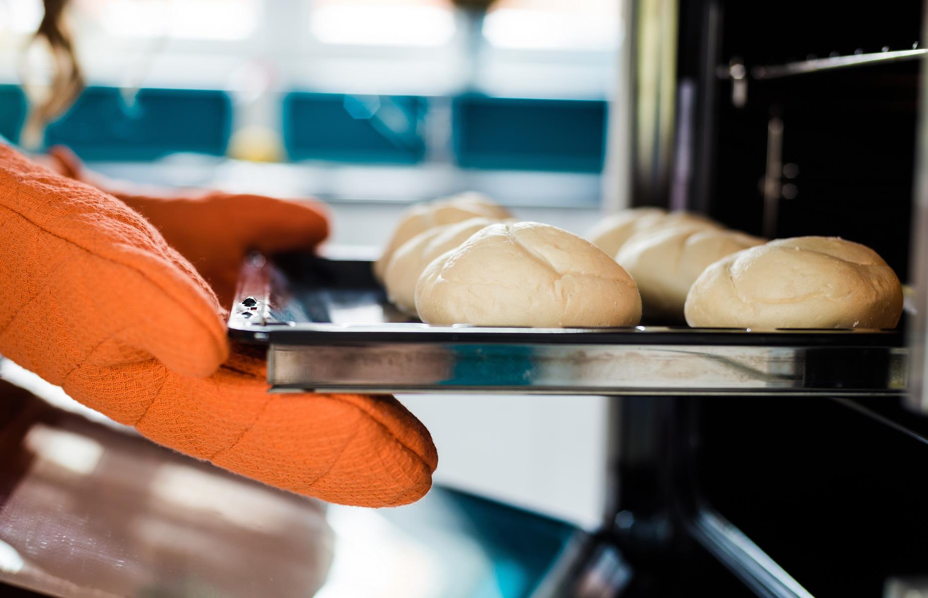 Feuchtigkeit im Ofen macht die Brotkruste weicher