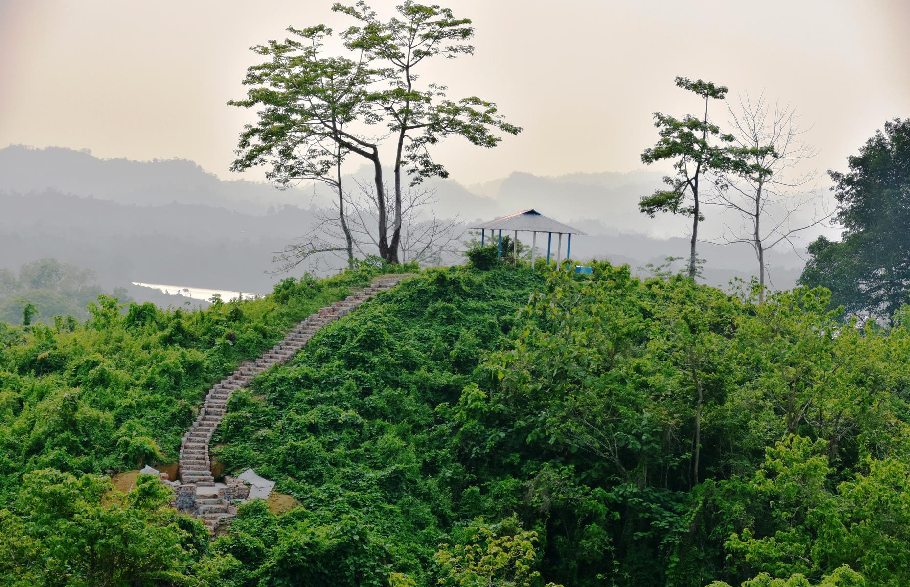 Bangladesh: 125,000 visitors per year