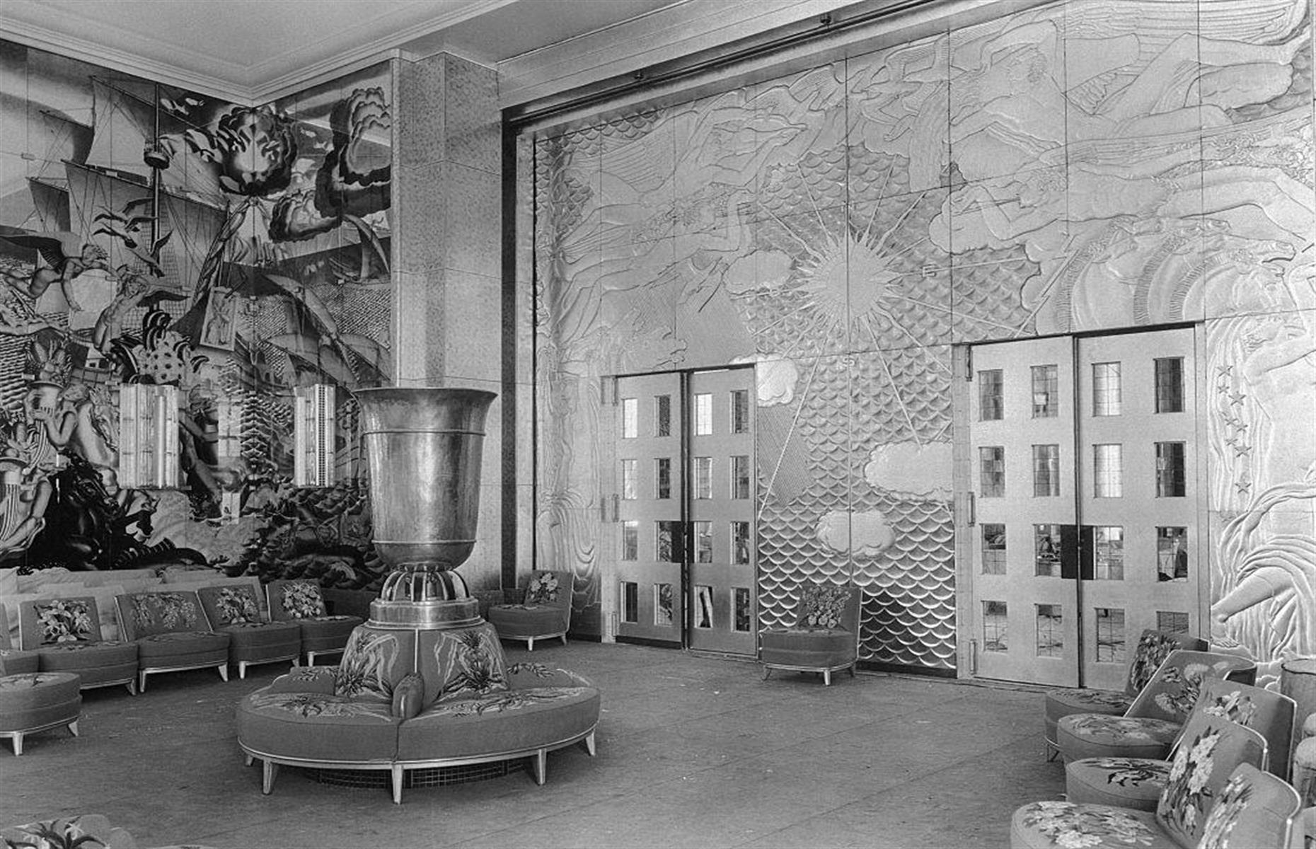 1935: SS Normandie's grand salon