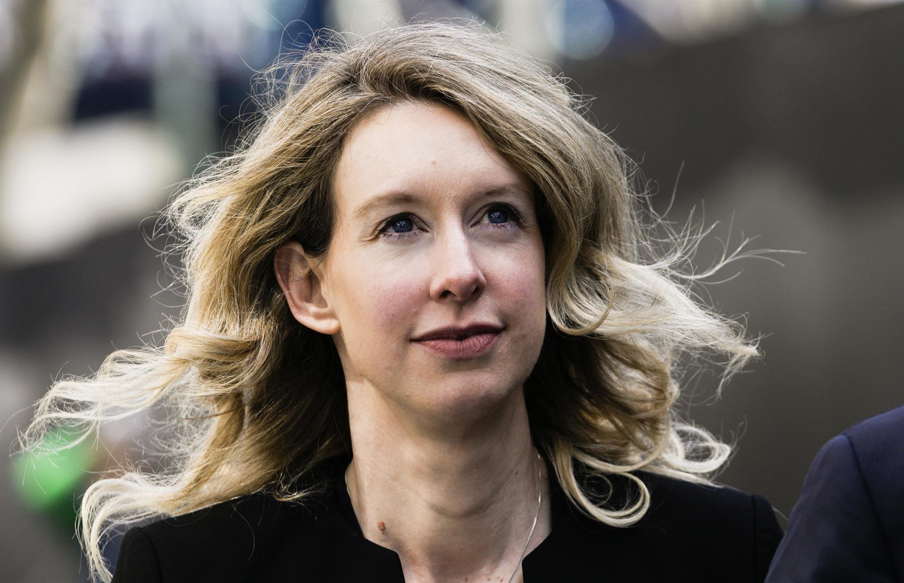 So landete Ex-Unternehmerin Elizabeth Holmes im Gefängnis
