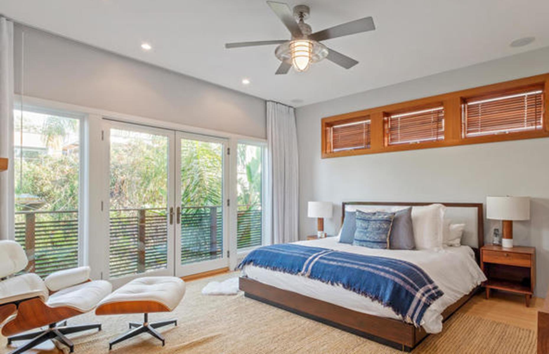 Cher's Venice Beach apartment 