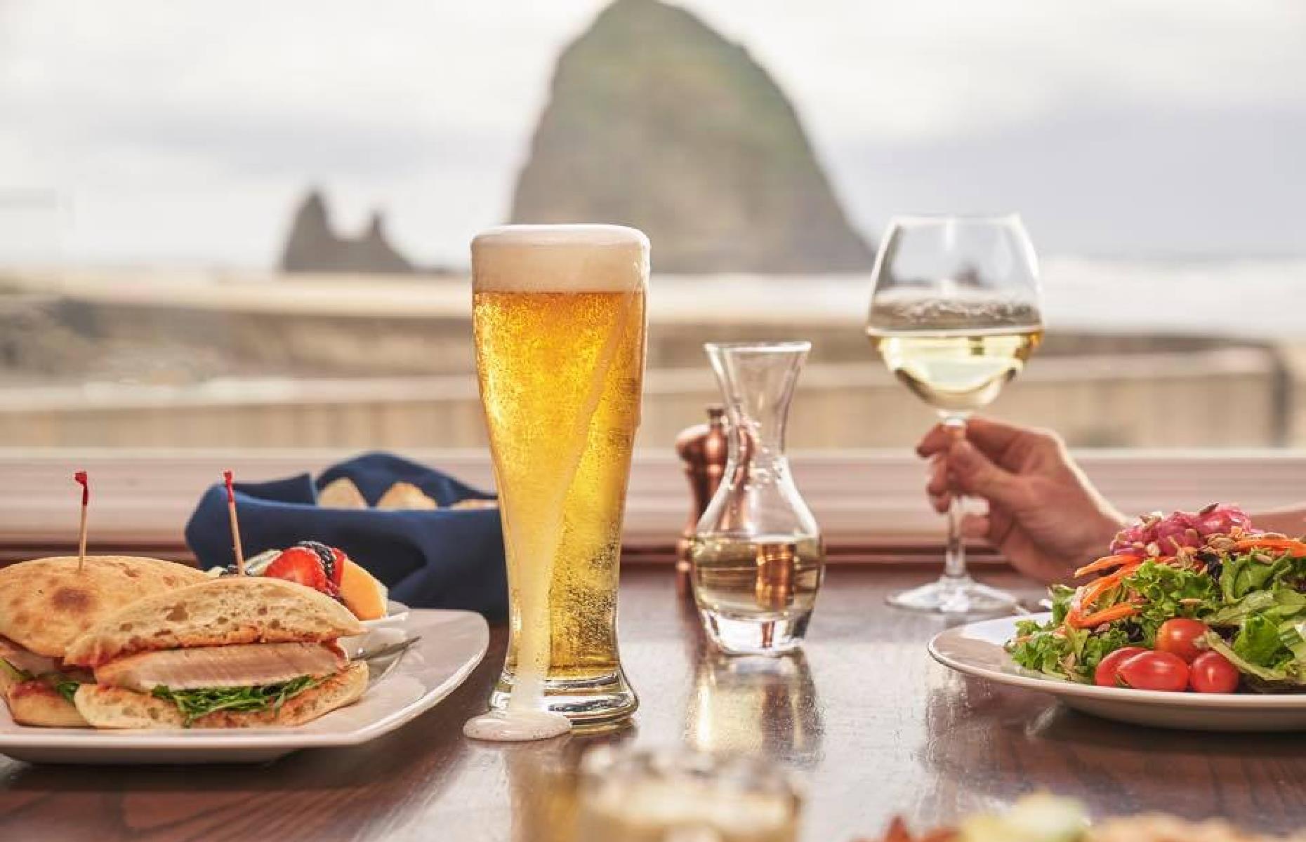 The Wayfarer Restaurant and Lounge, Cannon Beach, Oregon