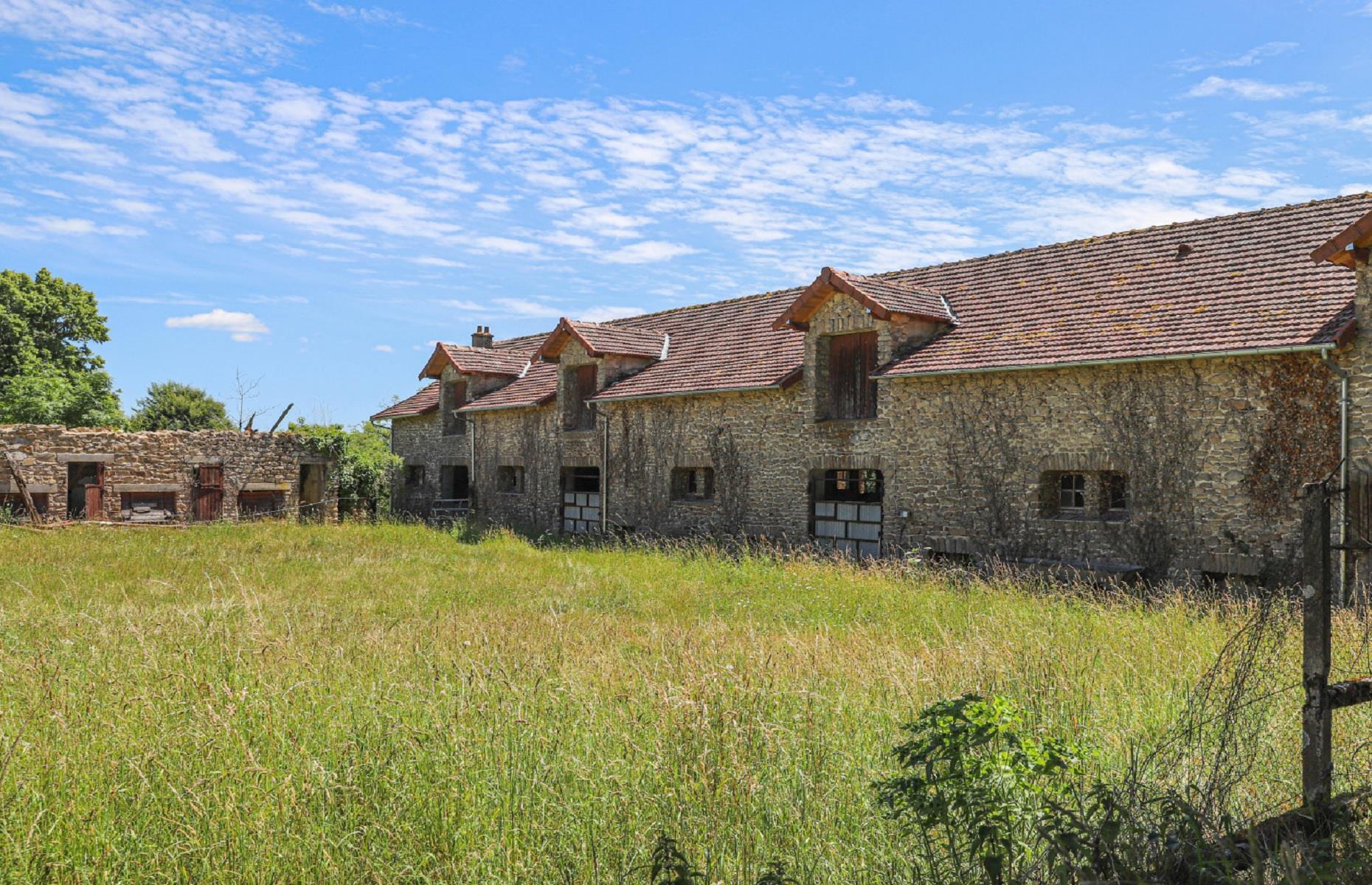 Livestock barn, Haute-Vienne, France: £159,980 ($192k)