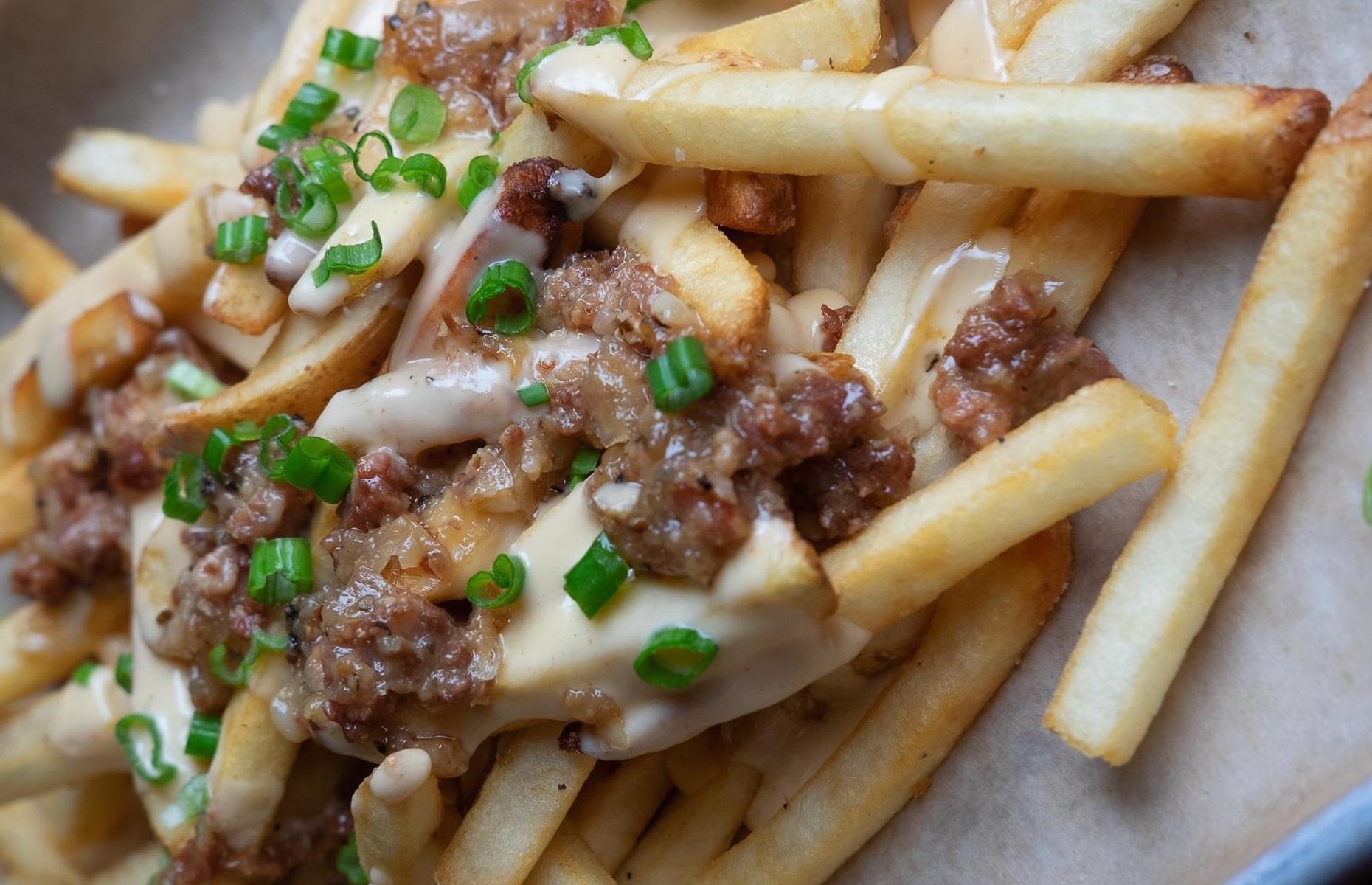 West Virginia: custom fries, Bahnhof WVrsthaus & Biergarten, Huntington
