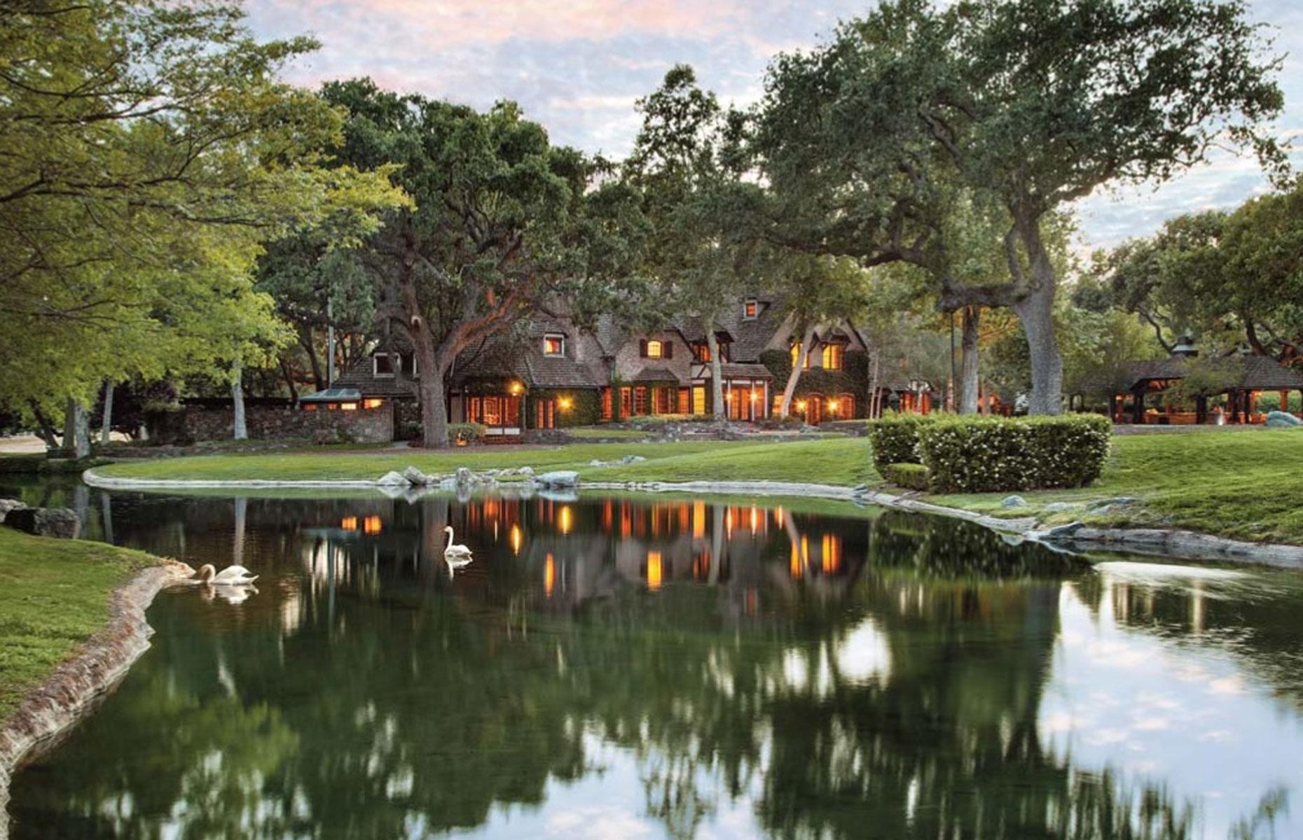 Neverland Ranch, Los Olivos, USA: Unbelievably expensive abandoned mansions