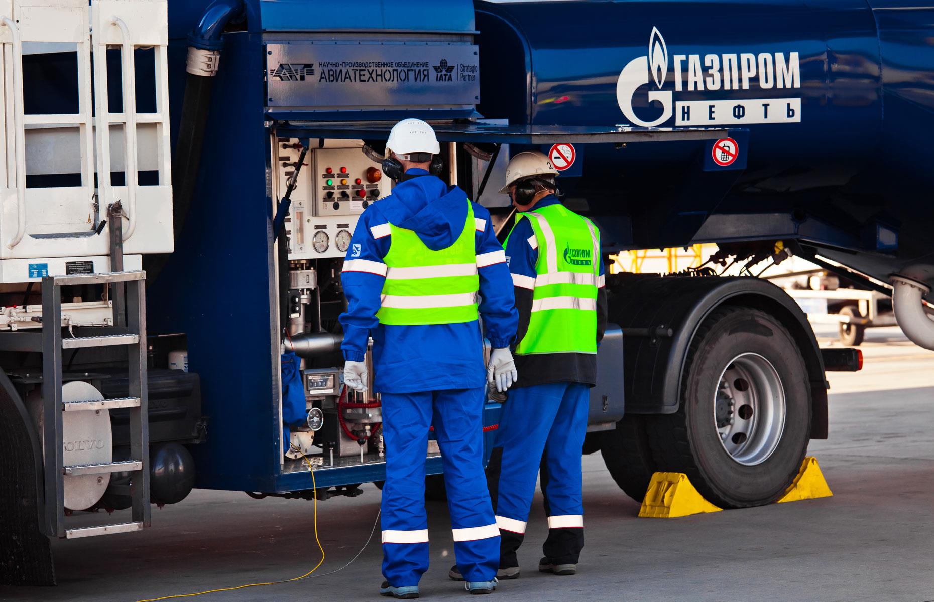 23. Gazprom: 477,600 employees