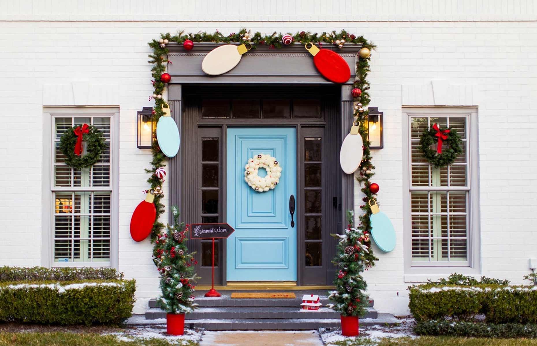 50 spectacular outdoor decorating ideas for the holidays | lovemoney.com
