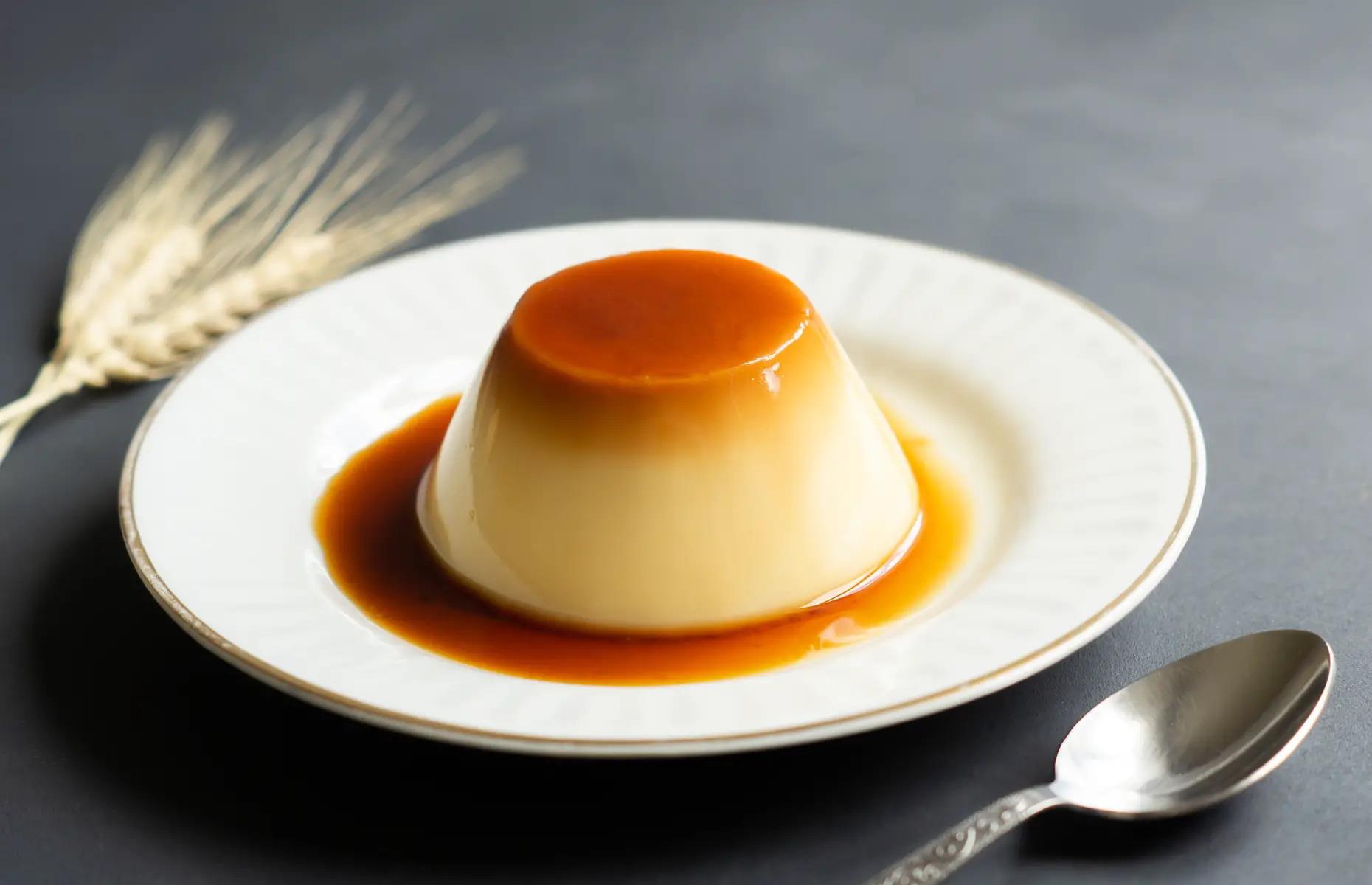 51. Crème caramel, France