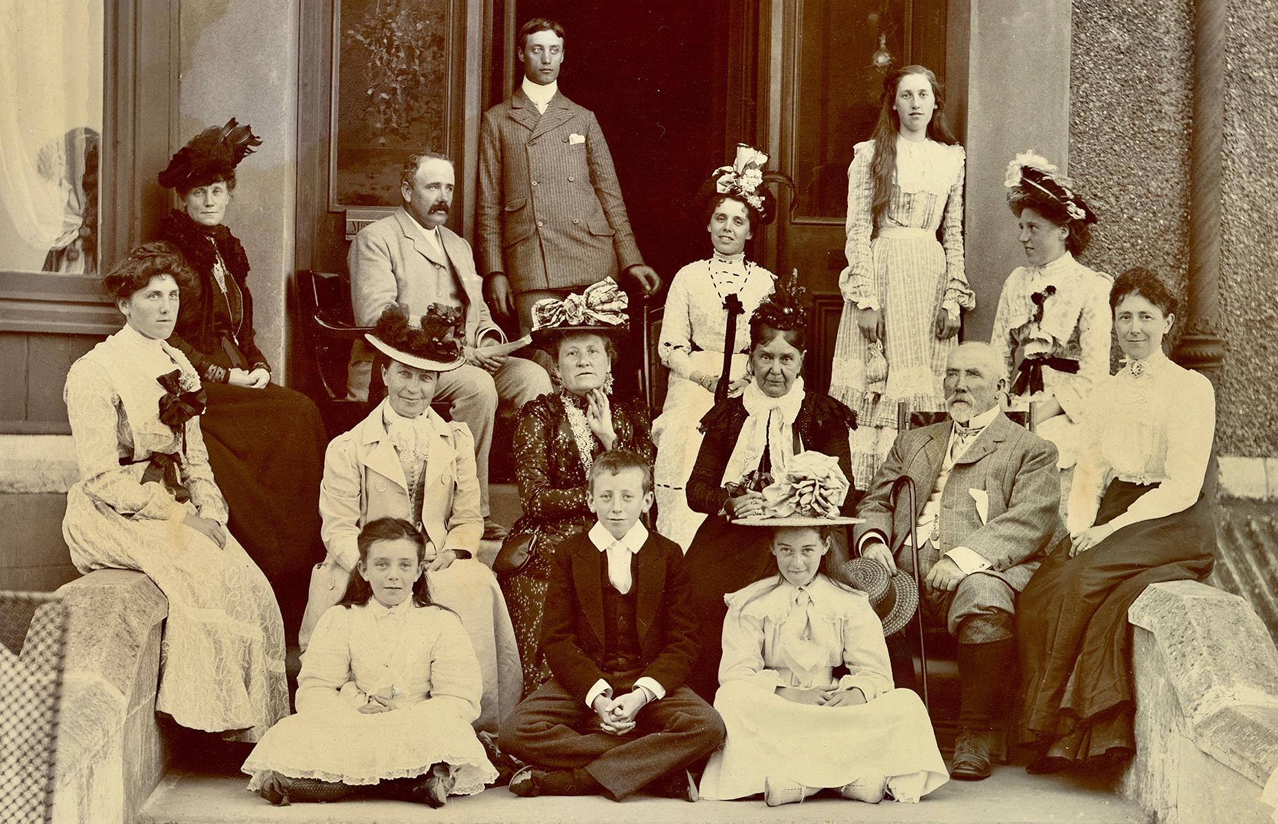 1900s: Finely dressed families still dominate our image of the age