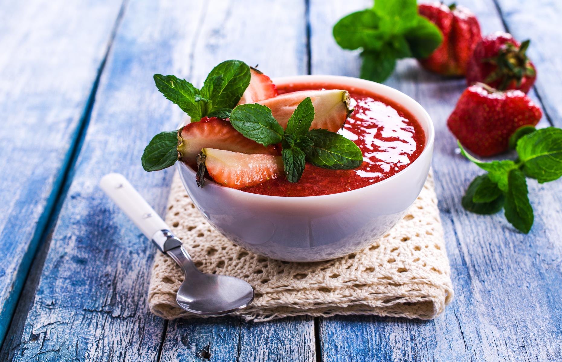 Summer berry gazpacho (200 calories per serving)