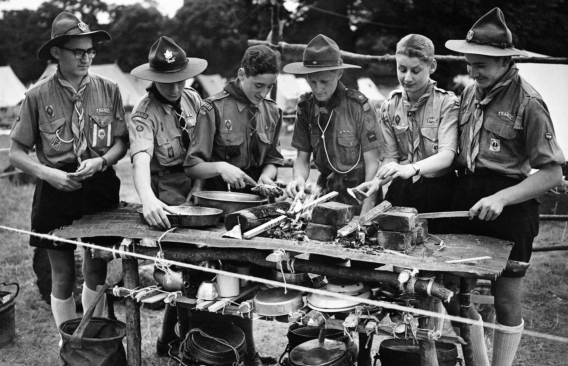 1950s: boy scouts learn to cook