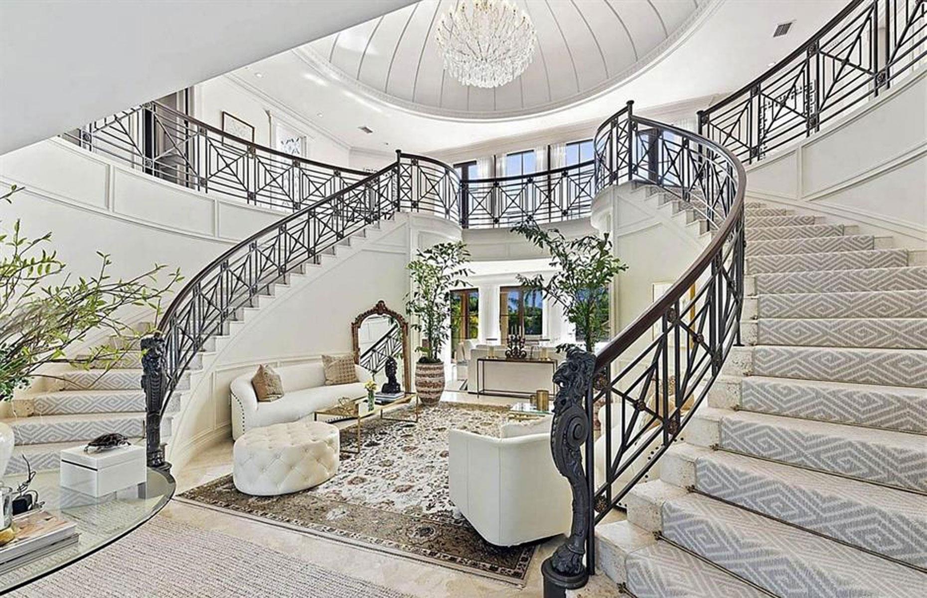 Jared Kushner and Ivanka Trump's fixer-upper mansion on Indian Creek Island