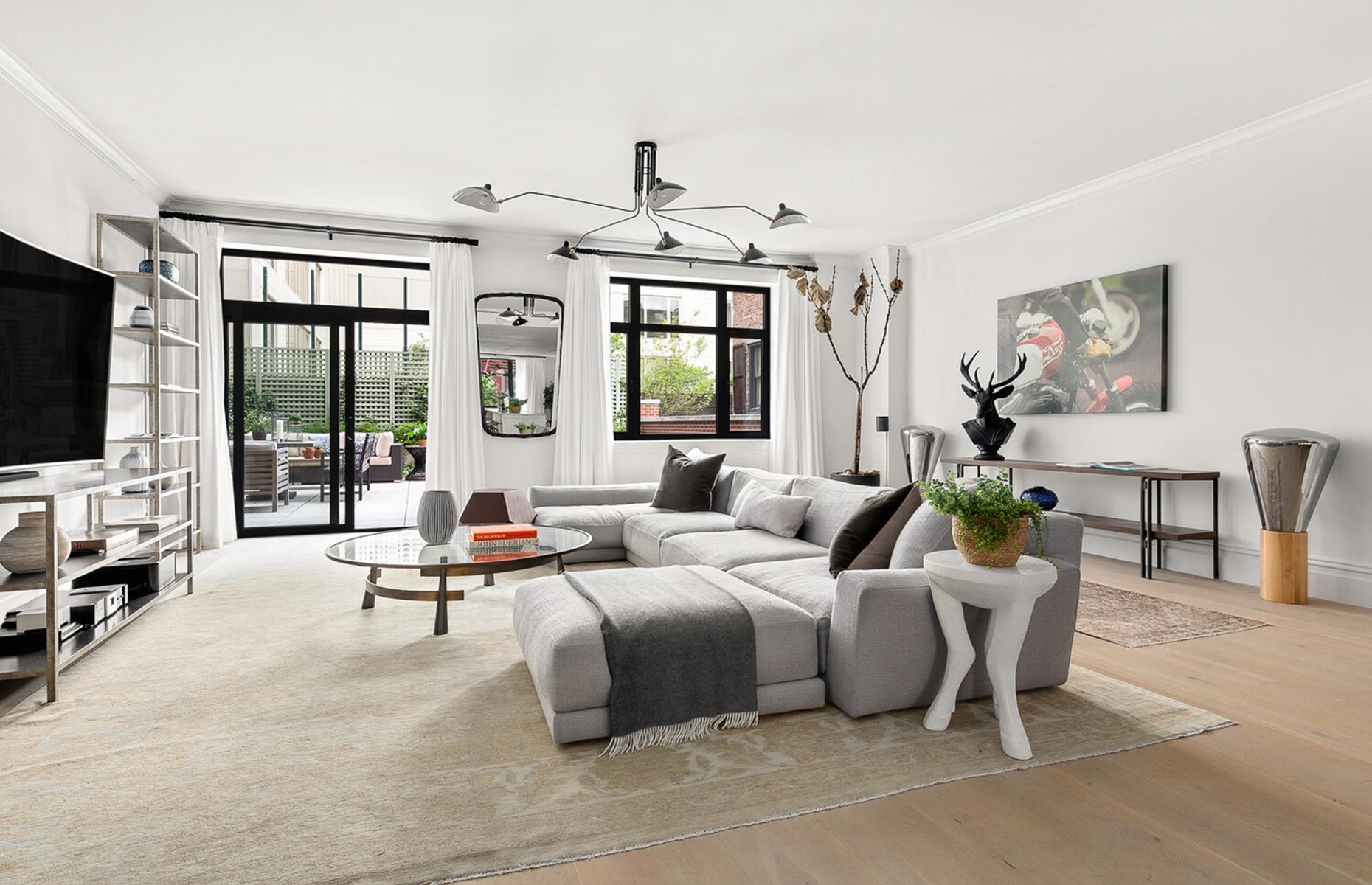 October: Joe Jonas and Sophie Turner's New York City condo