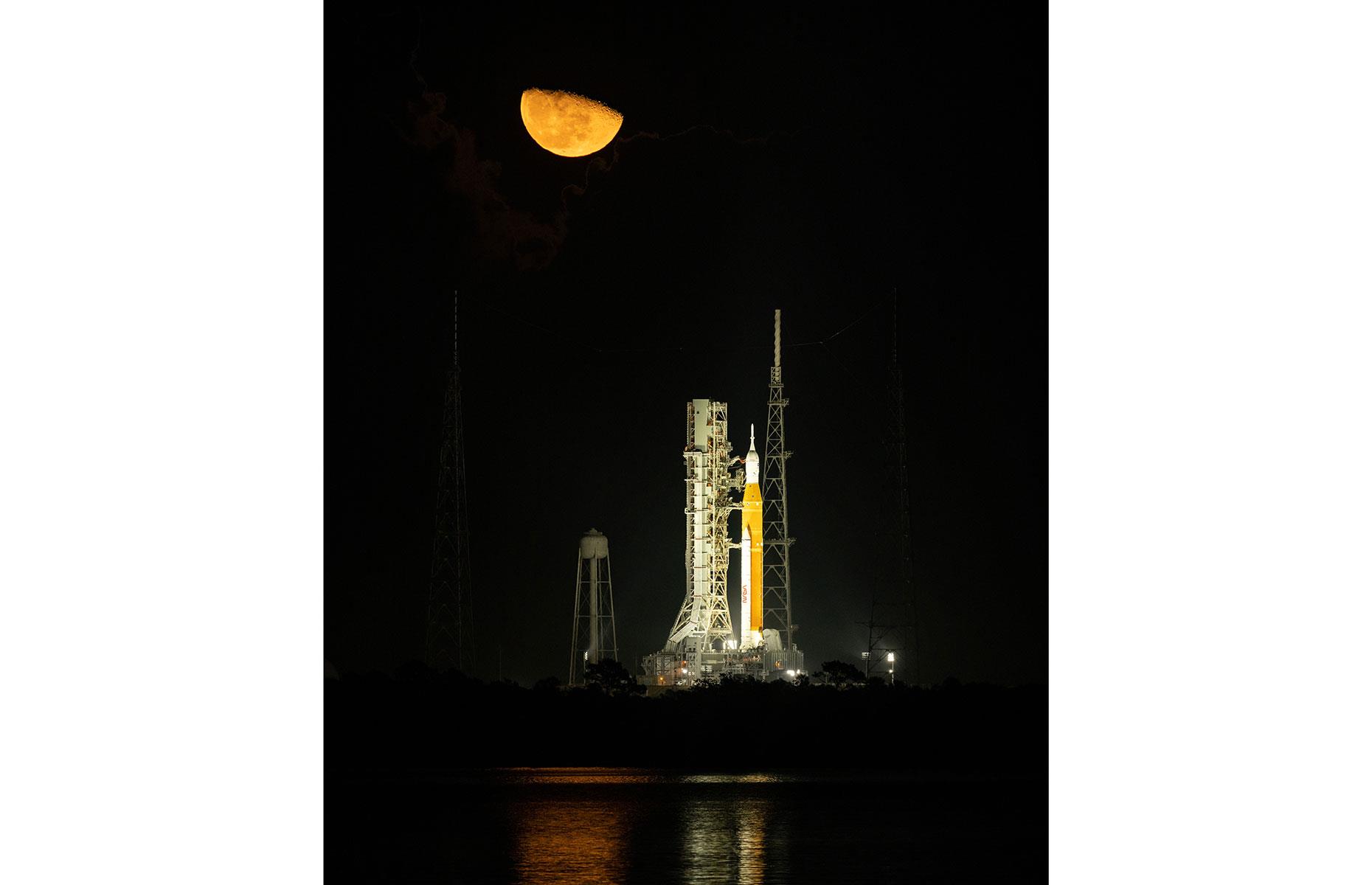 Orion rocket launches to the Moon