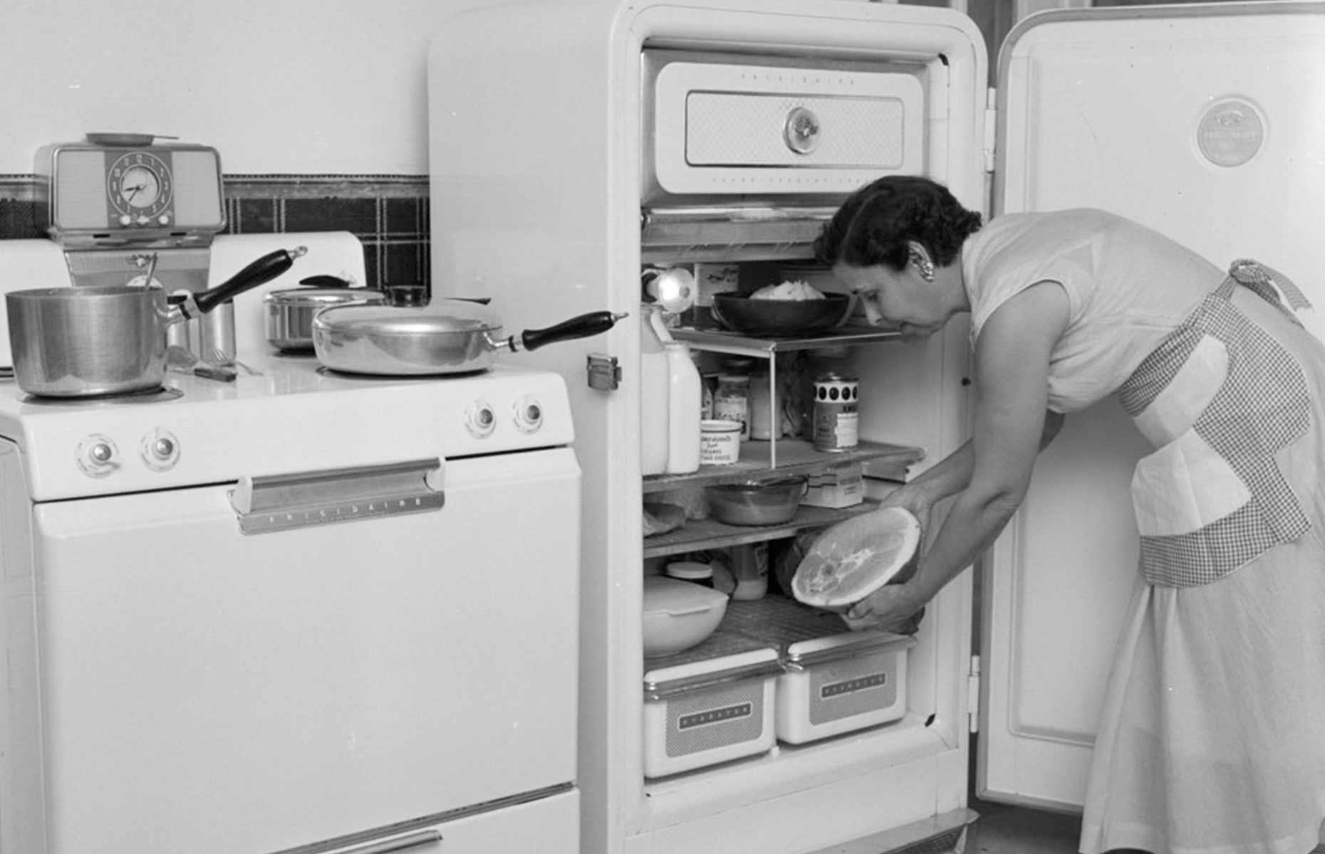1956: state-of-the-art mid-century kitchen