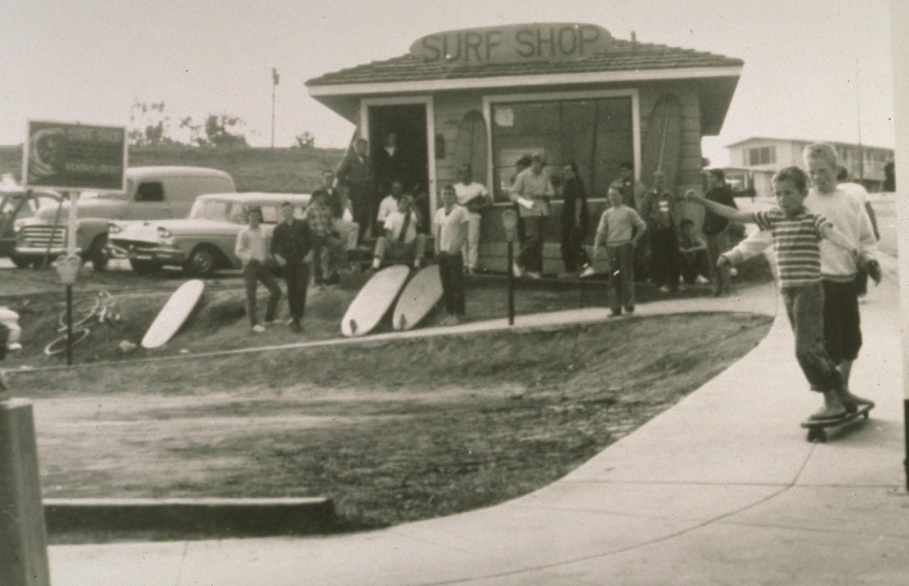 1952: O'Neill opens his surf shop