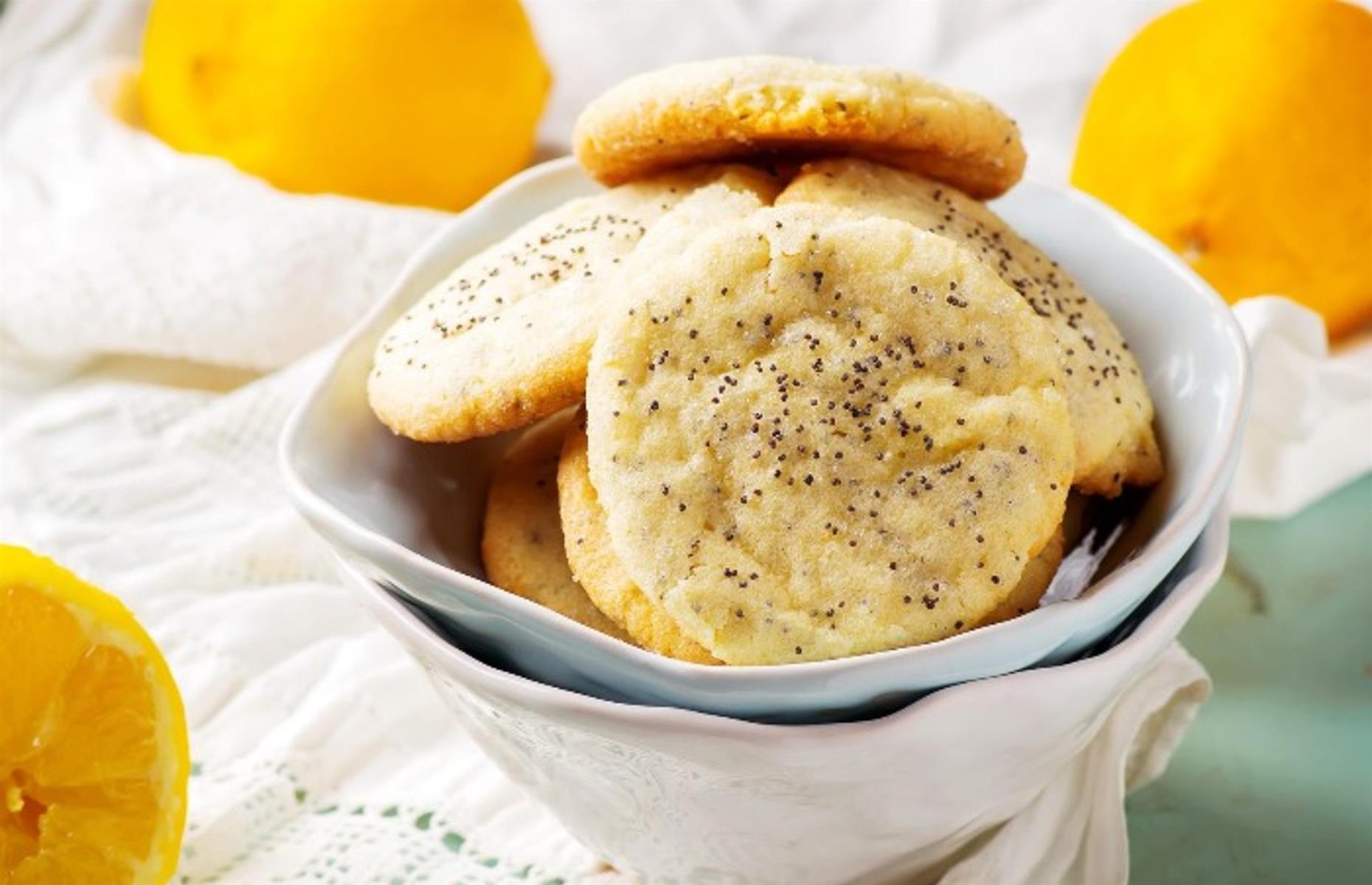 Orange, poppy seed and milk chocolate biscuits