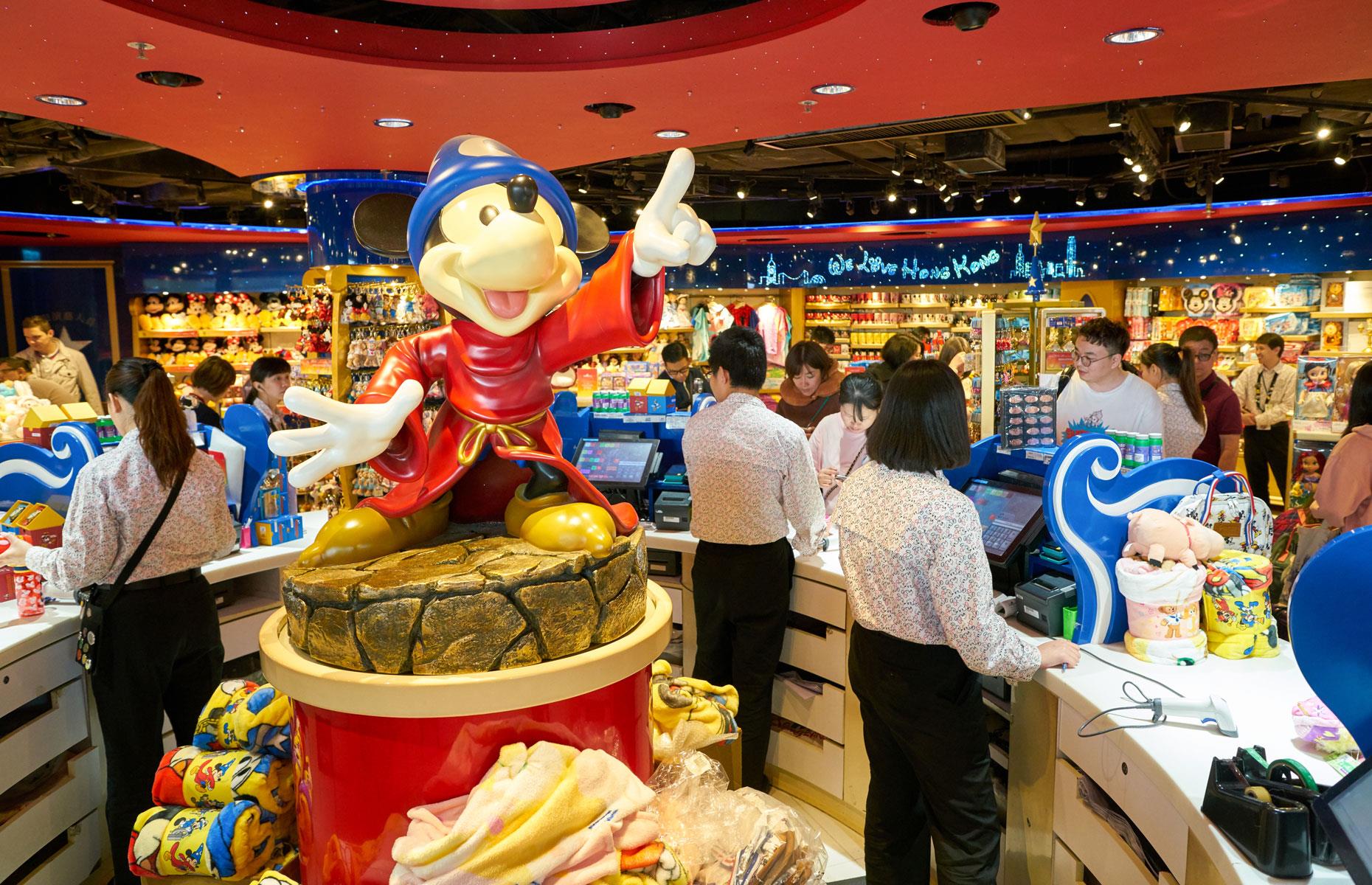 Disney: 7,000 jobs cut 