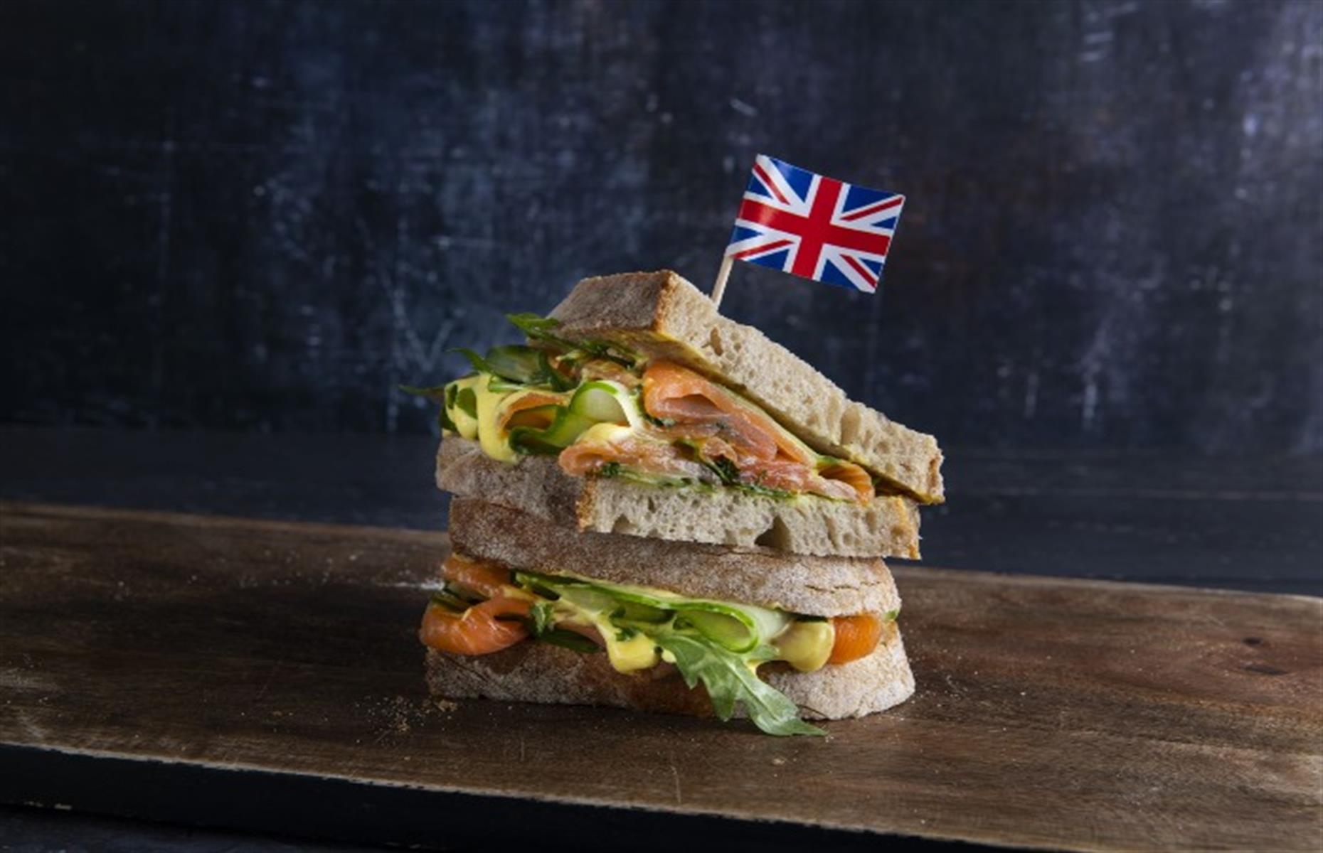 Smoked salmon with pickled cucumber sandwich